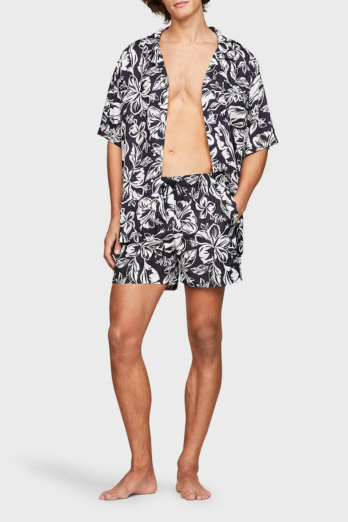 Tommy Hilfiger Cepli Erkek Mayo Short UM0UM03271 0K8 SİYAH-BEYAZ - 2