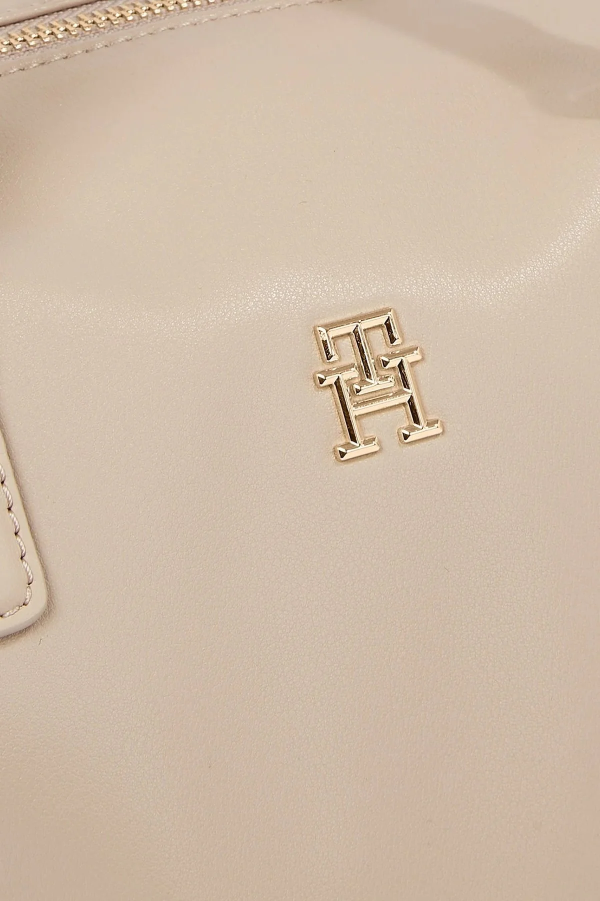 Tommy Hilfiger Çıkarılabilir Ayarlanabilir Omuz Askılı Logolu Fermuarlı Deri Bayan Çanta AW0AW15592 ABO BEJ - 4