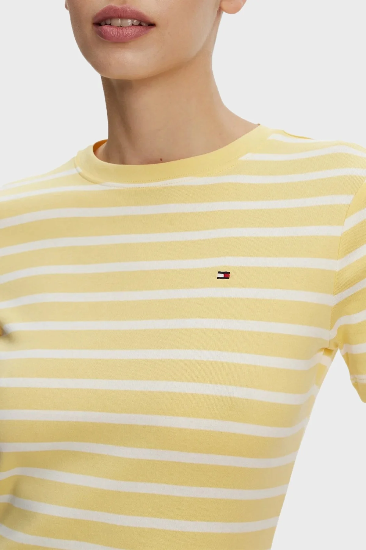 Tommy Hilfiger Çizgili % 100 Pamuk Slim Fit Bisiklet Yaka Bayan T Shirt WW0WW40587 0FR SARI - 3