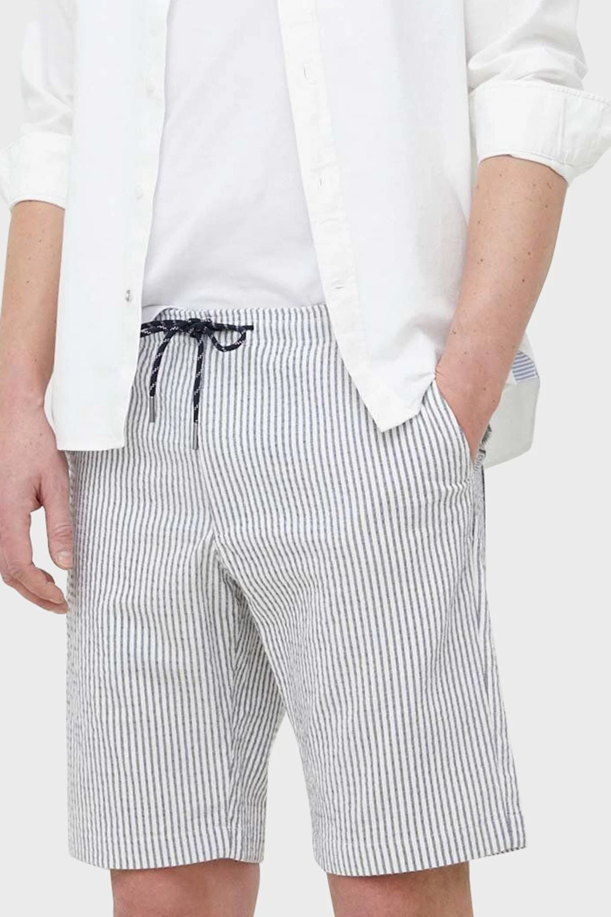 Tommy Hilfiger Çizgili Belden Bağlamalı Cepli Relaxed Fit Streç Pamuklu Gofre Erkek Short MW0MW31236 DBZ LACİVERT-BEYAZ - 1