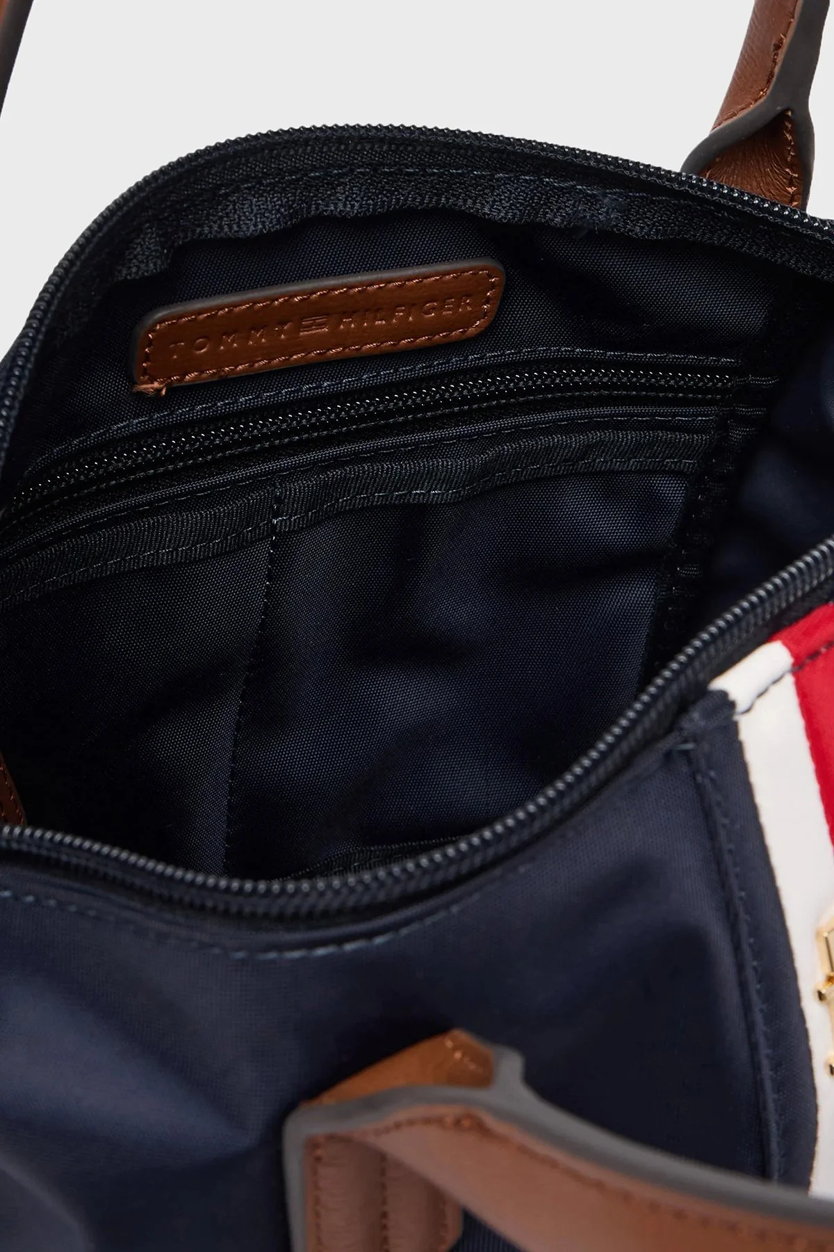 Tommy Hilfiger Çizgili Çıkarılabilir Askılı Kadın Çanta AW0AW19025 DW6 Lacivert - 4