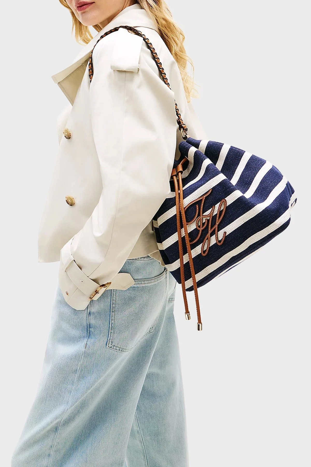 Tommy Hilfiger Çizgili Logolu Ayarlanabilir Askılı Kadın Çanta AW0AW18401 0GY LACİVERT-BEYAZ - 2