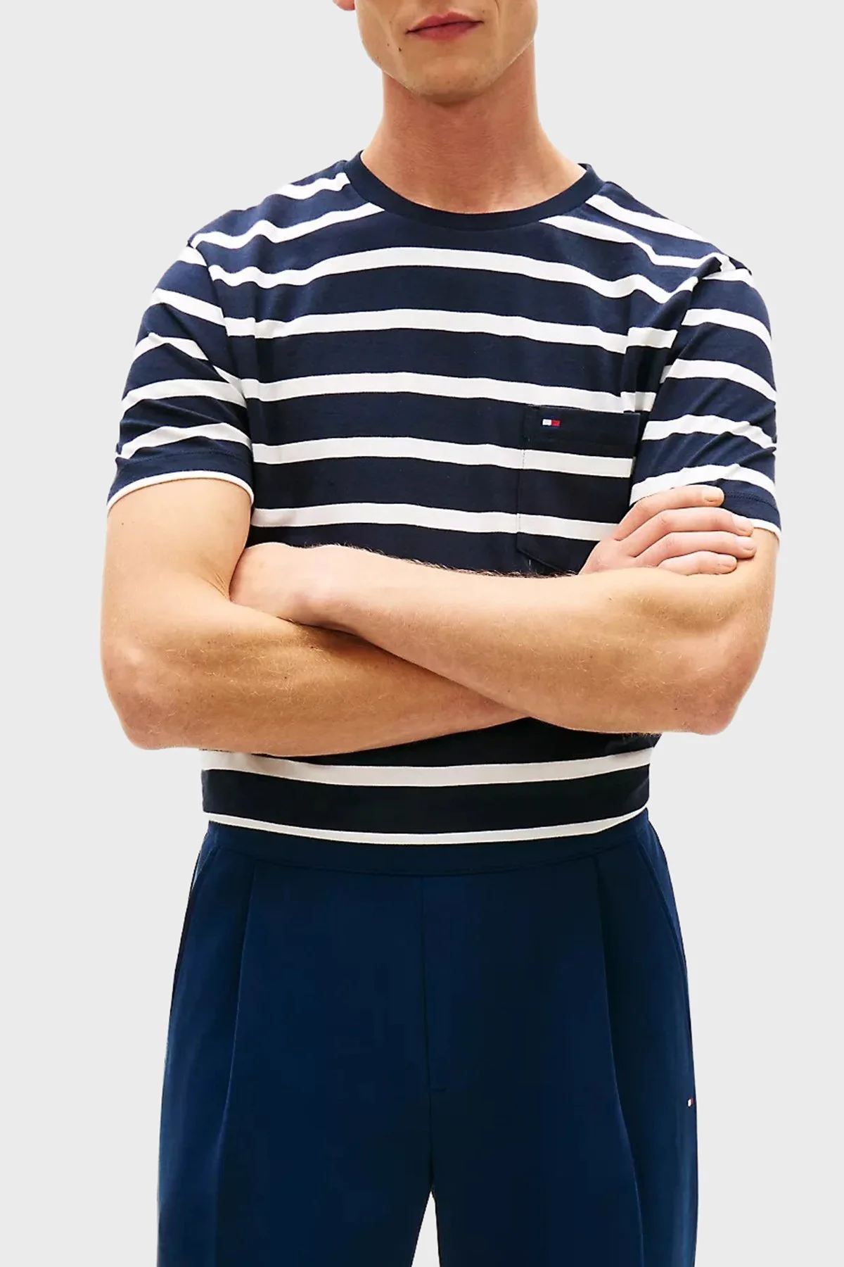 Tommy Hilfiger Çizgili Pamuklu Regular Fit Bisiklet Yaka Erkek T Shirt MW0MW41378 0BC LACİVERT-BEYAZ - 1