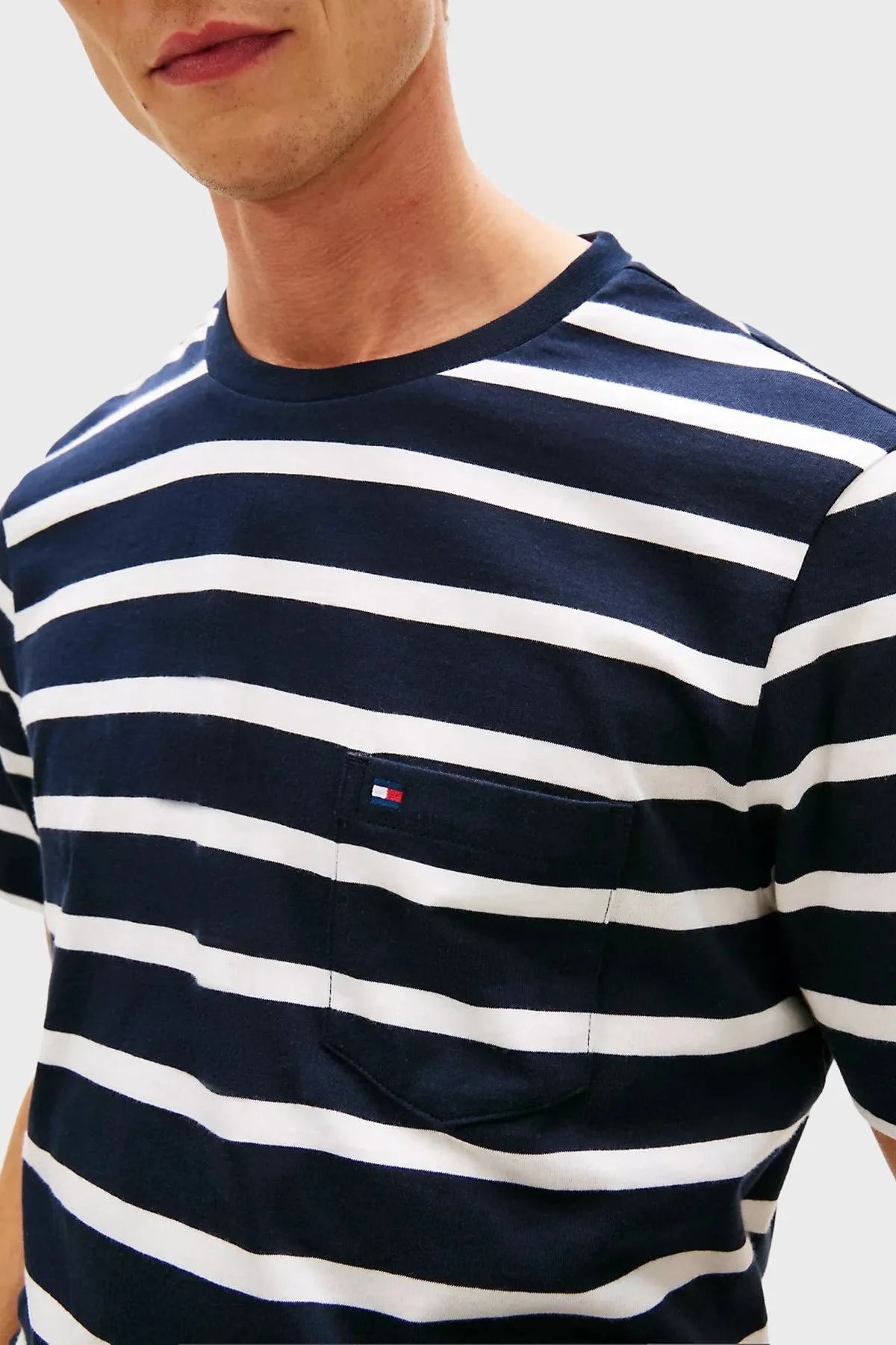 Tommy Hilfiger Çizgili Pamuklu Regular Fit Bisiklet Yaka Erkek T Shirt MW0MW41378 0BC LACİVERT-BEYAZ - 4