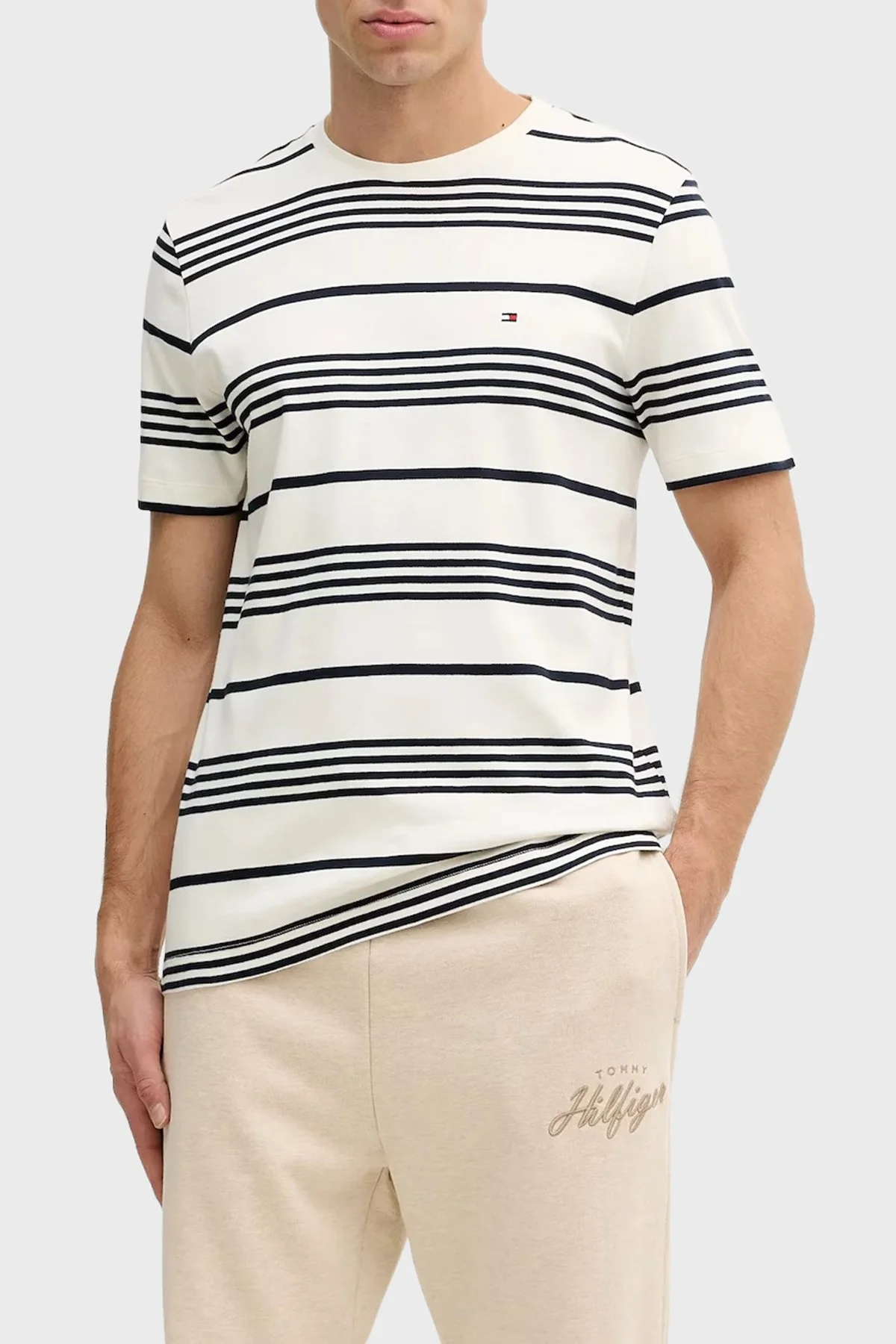 Tommy Hilfiger Çizgili Pamuklu Regular Fit Bisiklet Yaka Erkek T Shirt MW0MW41908 0FA LACİVERT-BEYAZ - 1