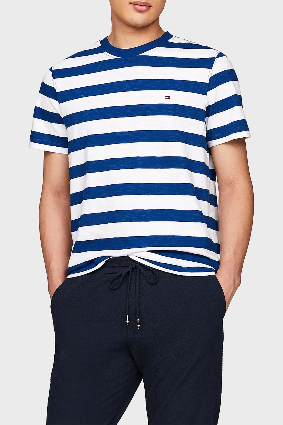 Tommy Hilfiger Çizgili Pamuklu Regular Fit Erkek T Shirt MW0MW35205 0A4 BEYAZ-MAVİ - 1