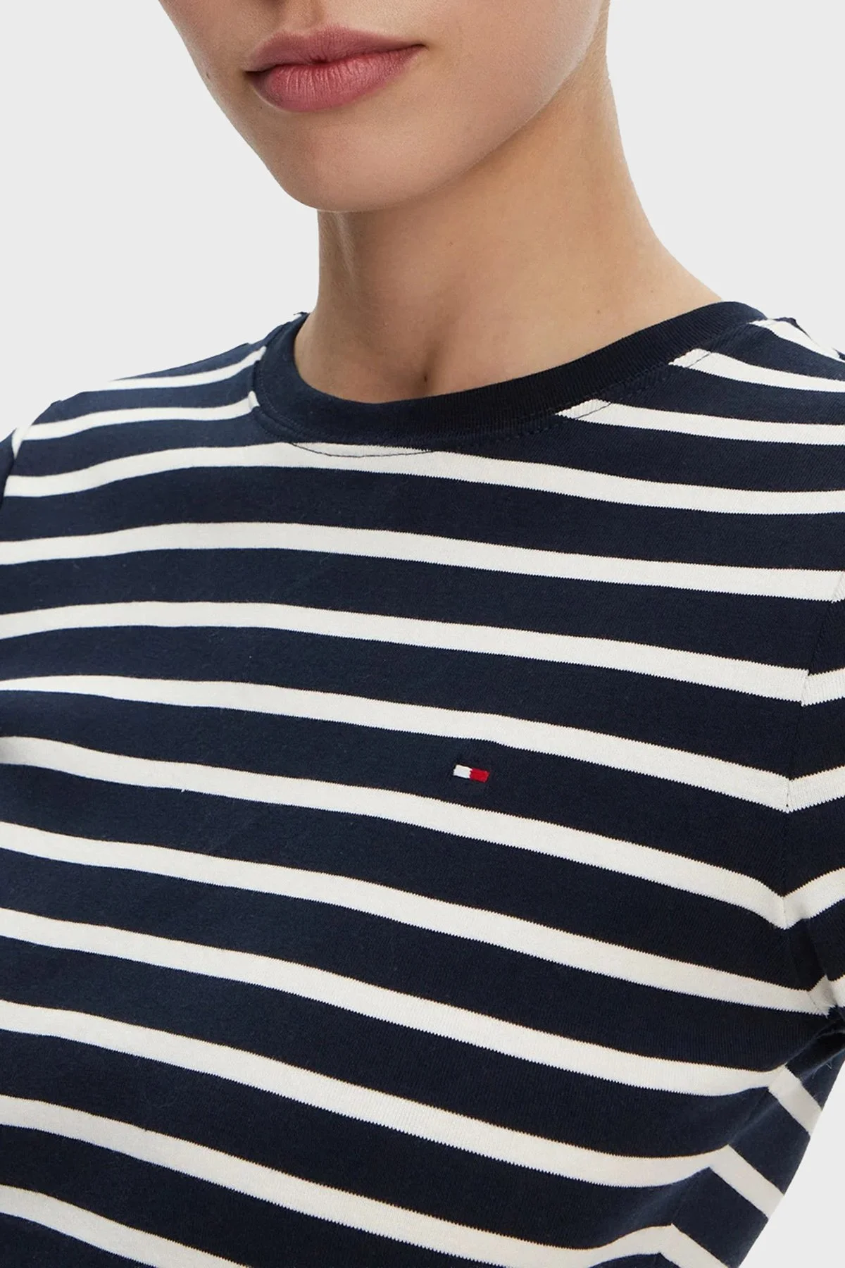 Tommy Hilfiger Çizgili Pamuklu Slim Fit Bisiklet Yaka Bayan T Shirt WW0WW40587 0X4 LACİVERT-BEYAZ - 4