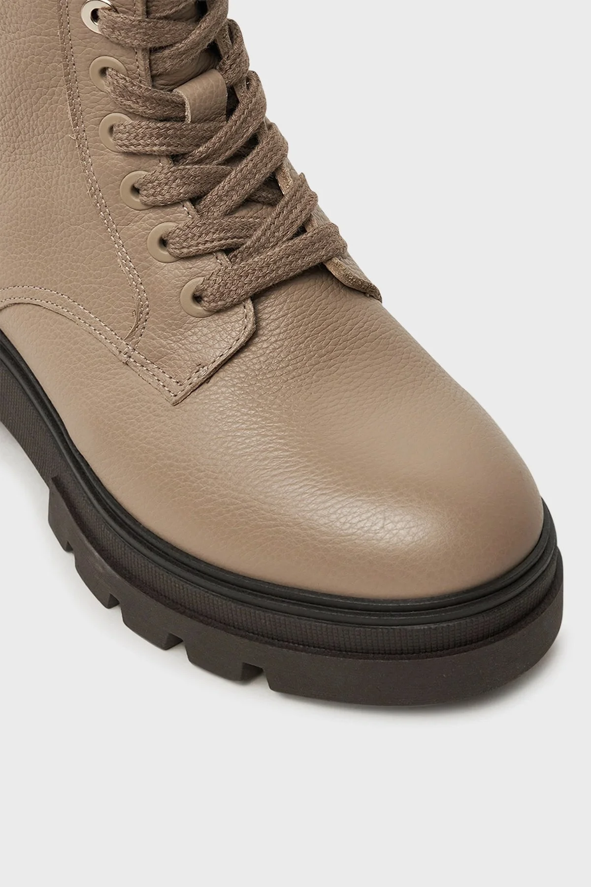 Tommy Hilfiger Deri Logolu Bayan Bot FW0FW08160 AEG BEJ - 4