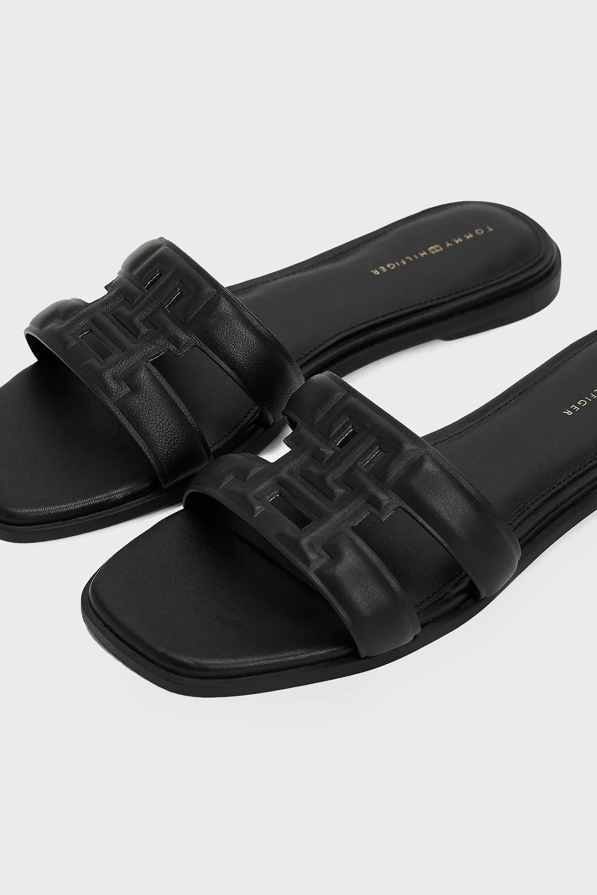 Tommy Hilfiger Deri Logolu Bayan Terlik FW0FW08671 BDS SİYAH - 13