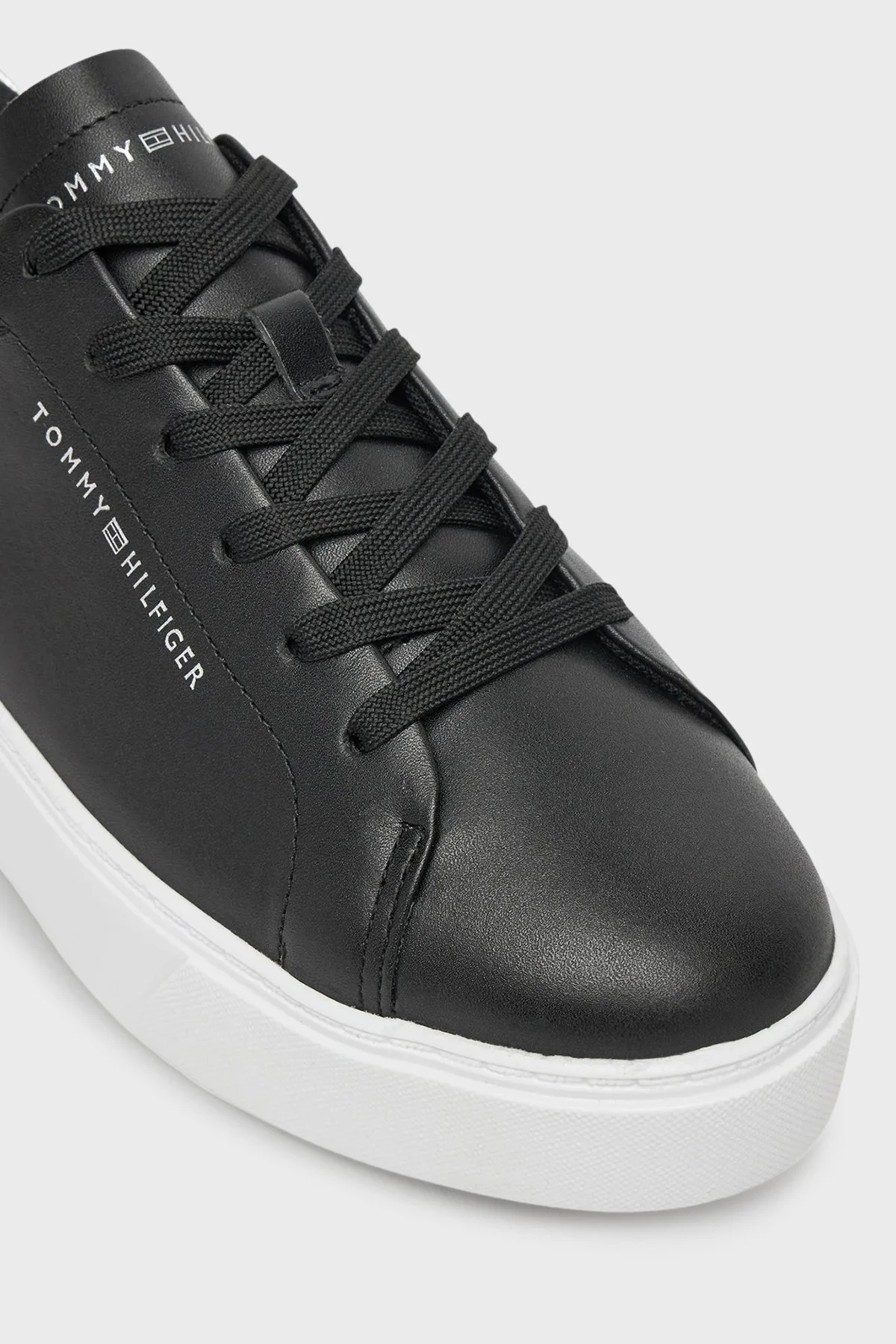 Tommy Hilfiger Deri Logolu Platform Taban Sneaker Bayan Ayakkabı FW0FW08756 BDS SİYAH - 5