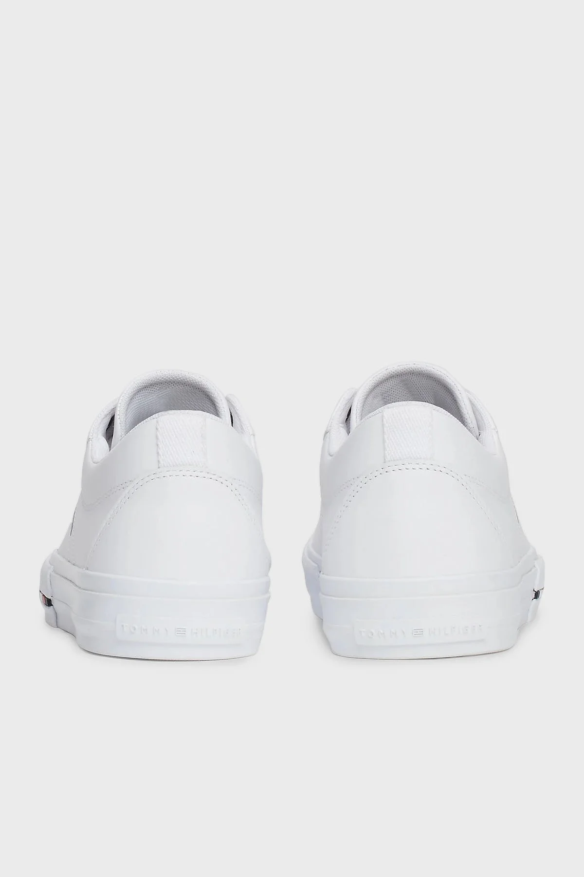 Tommy Hilfiger Deri Logolu Sneaker Erkek Ayakkabı FM0FM05201 YBS BEYAZ - 23