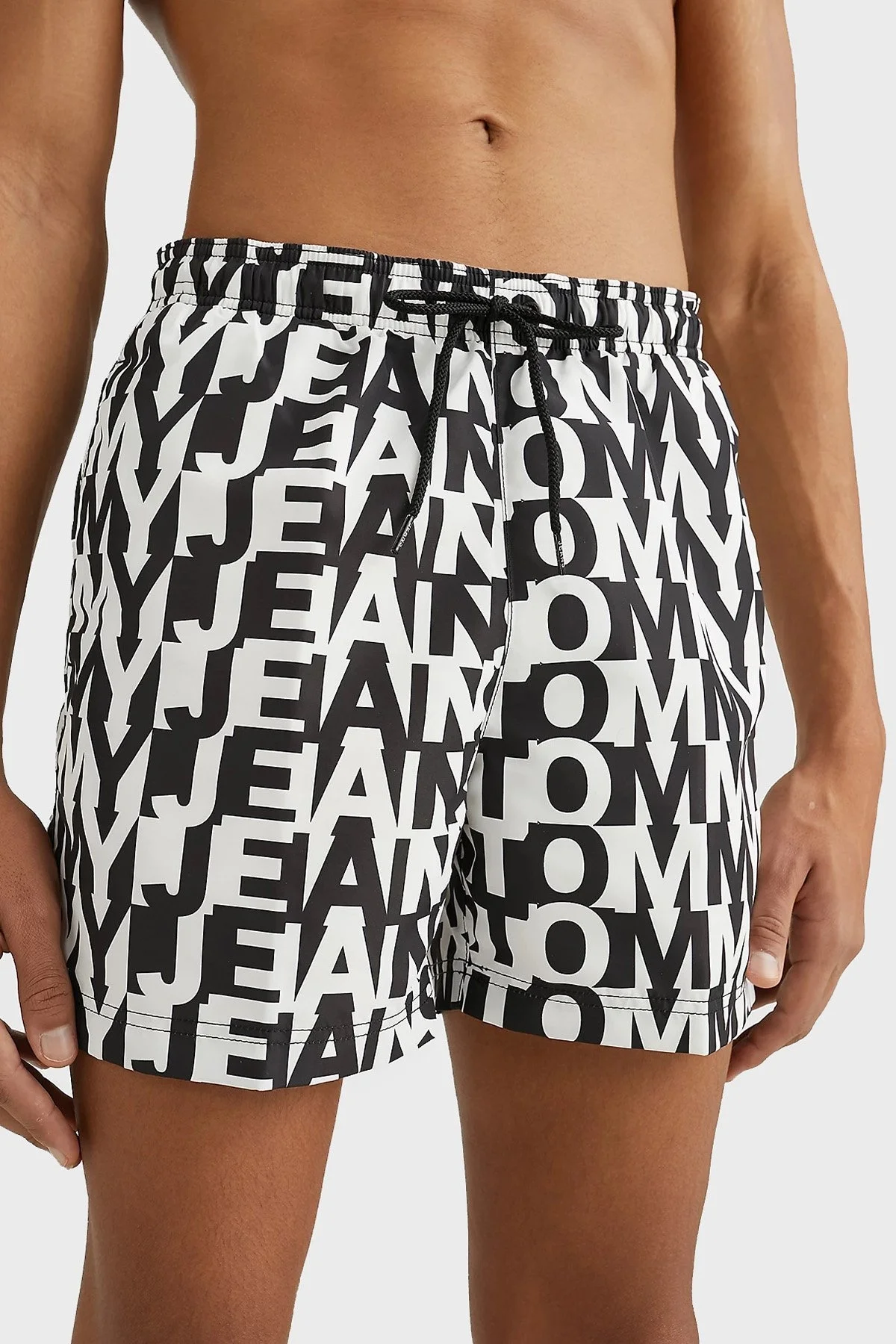 Tommy Hilfiger Desenli Deniz Şortu Belden Bağlamalı Slim Fit Erkek Mayo Short UM0UM02759 0GN SİYAH-BEYAZ - 1