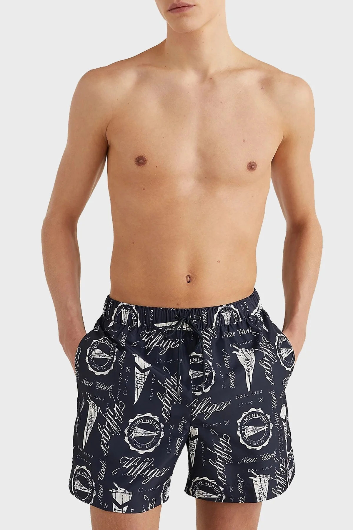 Tommy Hilfiger Desenli Regular Fit Cepli Erkek Mayo Short UM0UM02827 DX1 LACİVERT - 1