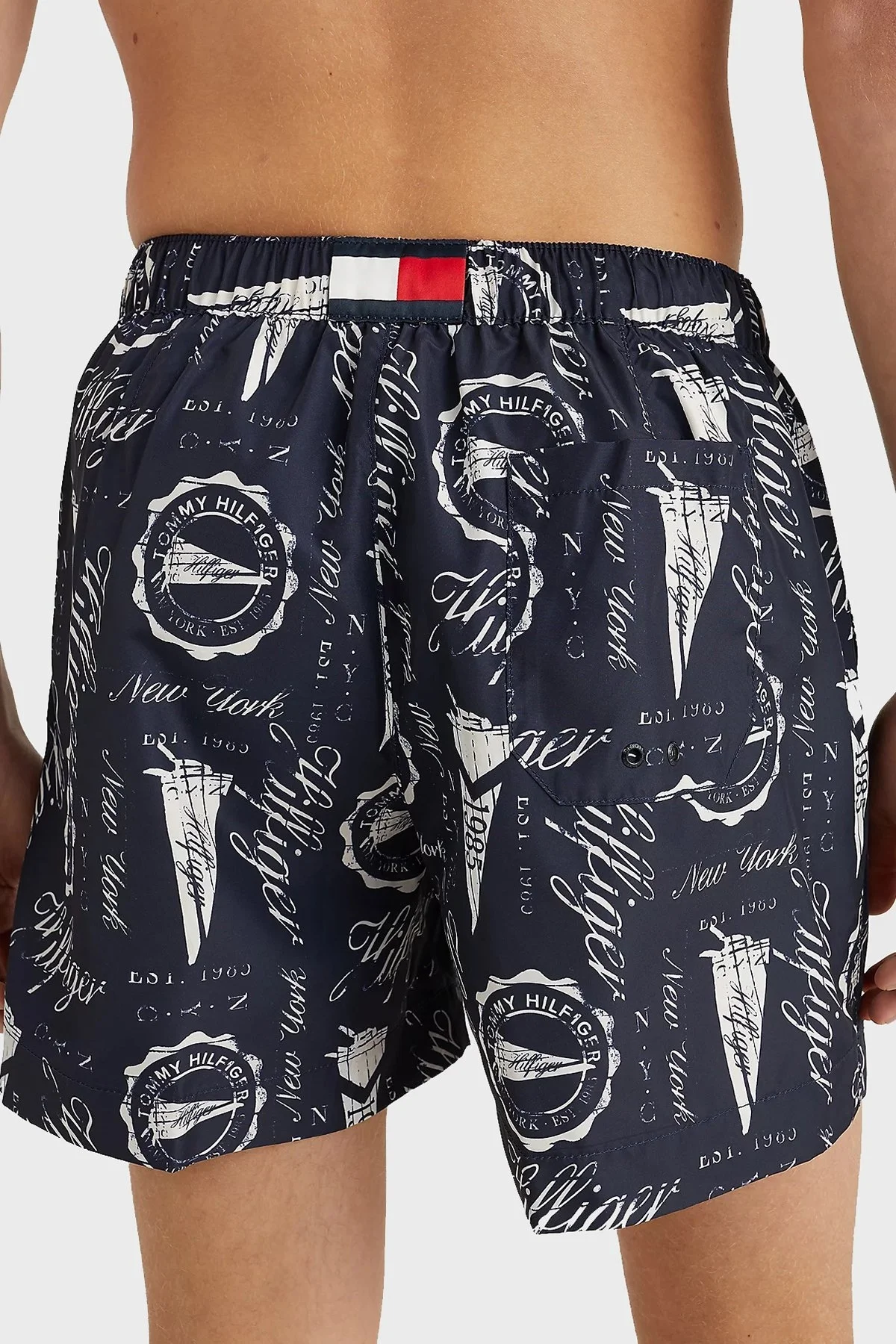 Tommy Hilfiger Desenli Regular Fit Cepli Erkek Mayo Short UM0UM02827 DX1 LACİVERT - 3