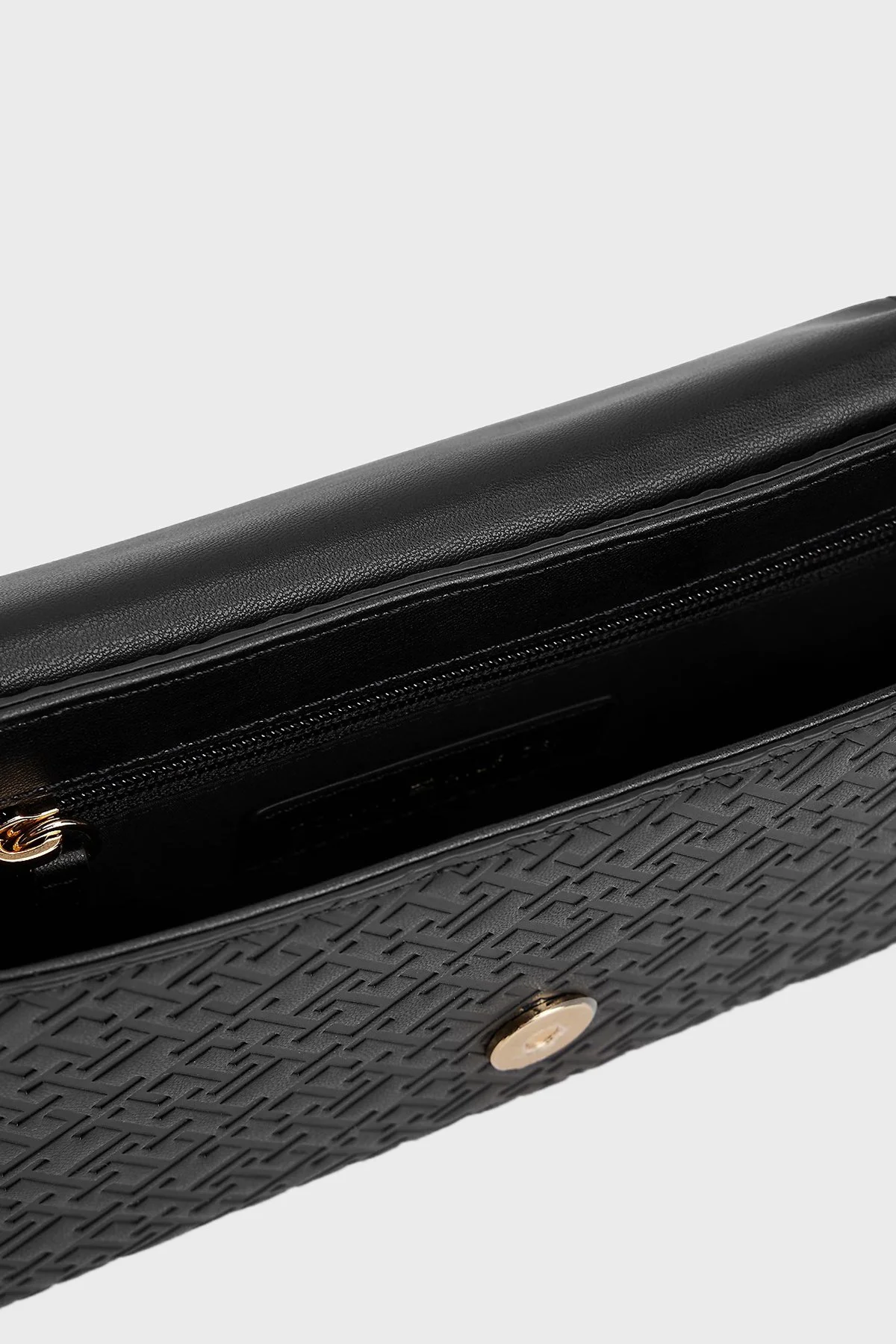 Tommy Hilfiger Dokulu Logolu Çıkarılabilir Askılı Bayan Çanta AW0AW18002 BDS SİYAH - 4