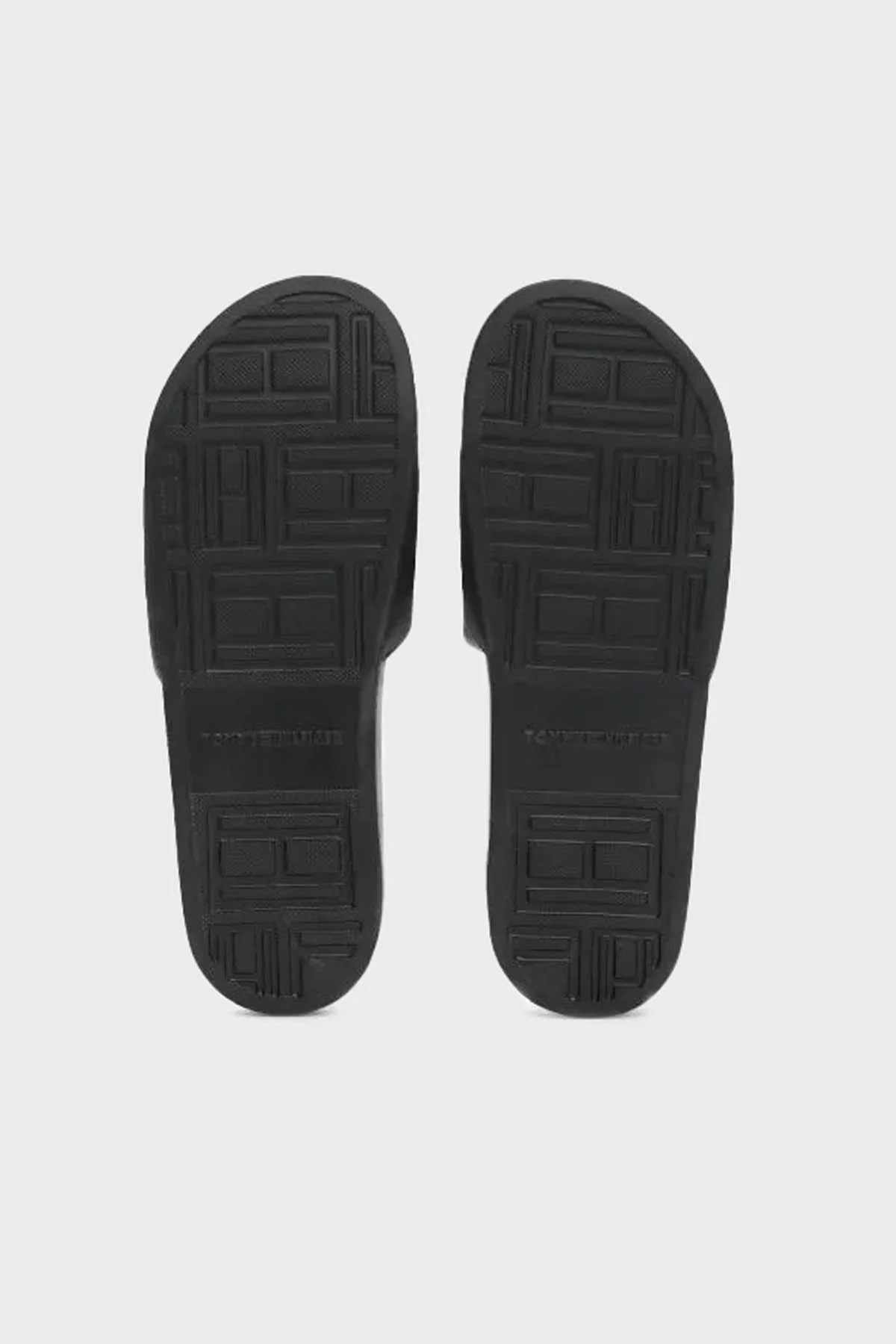 Tommy Hilfiger Dokulu Logolu Erkek Terlik FM0FM05432 BDS SİYAH - 10