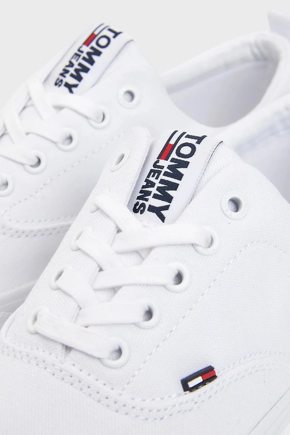 Tommy Hilfiger Düşük Bilekli Pamuklu Spor Bayan Ayakkabı EN0EN00986 100 BEYAZ - 3