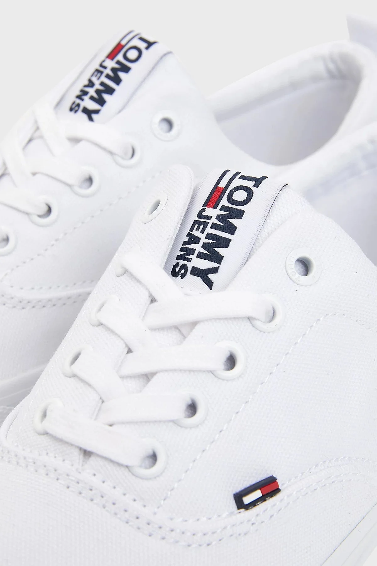 Tommy Hilfiger Düşük Bilekli Pamuklu Spor Erkek Ayakkabı EM0EM00530 100 BEYAZ - 3