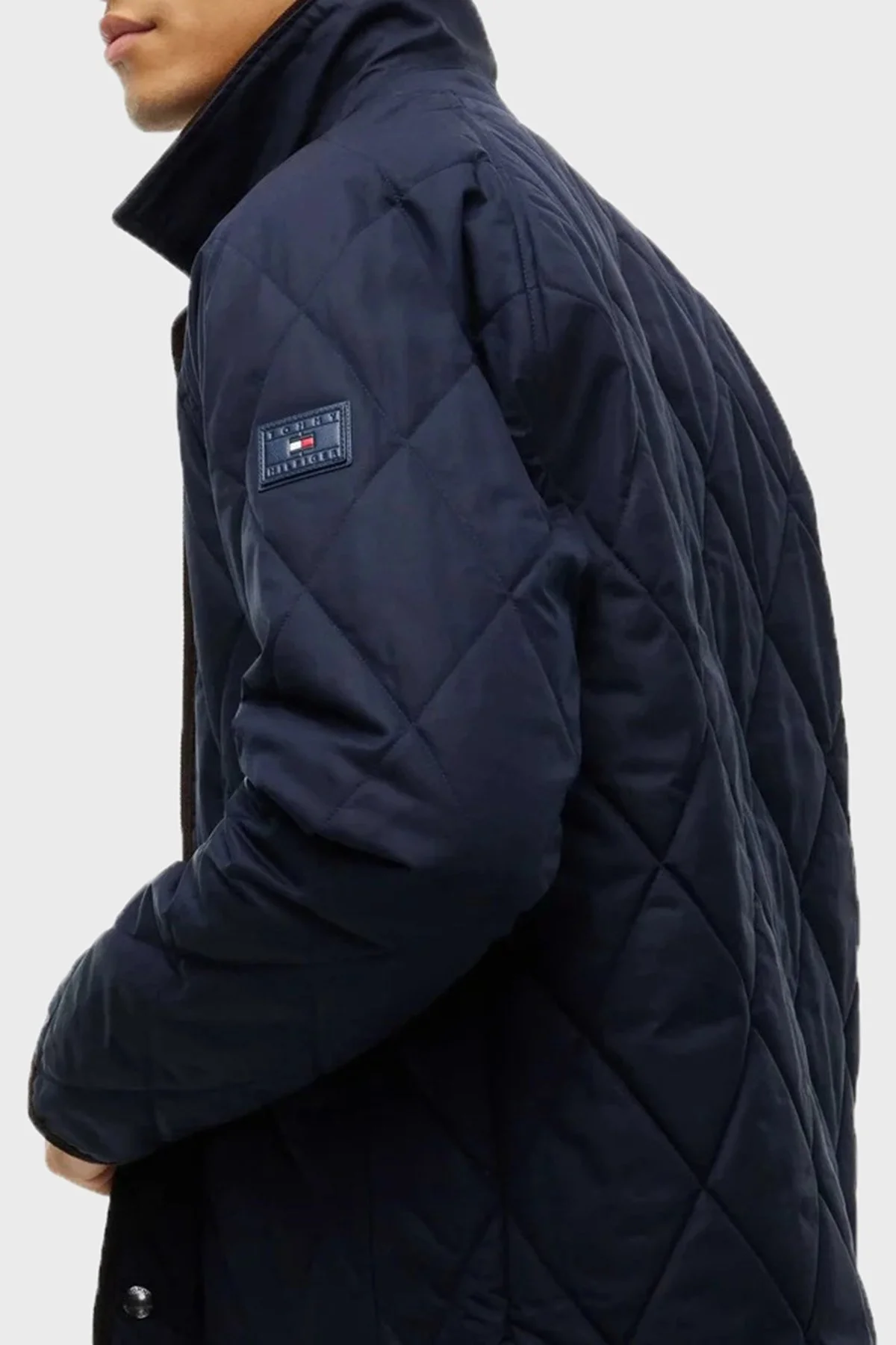Tommy Hilfiger Kapitone Desenli Logolu Klasik Yaka Erkek Mont MW0MW45195 DW5 Lacivert - 8