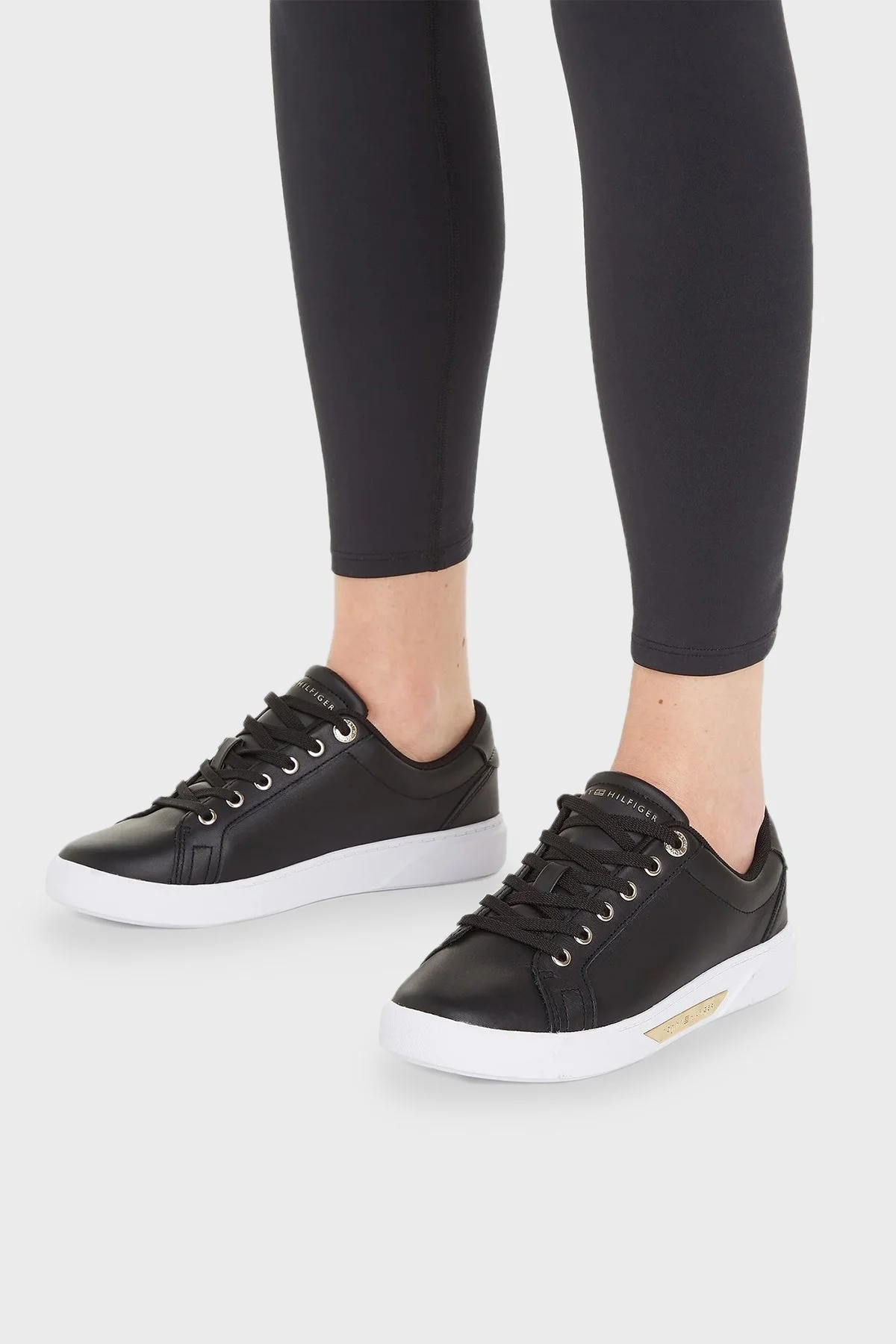 Tommy Hilfiger Hakiki Deri Logo Detaylı Sneaker Bayan Ayakkabı FW0FW07560 0GJ SİYAH - 2