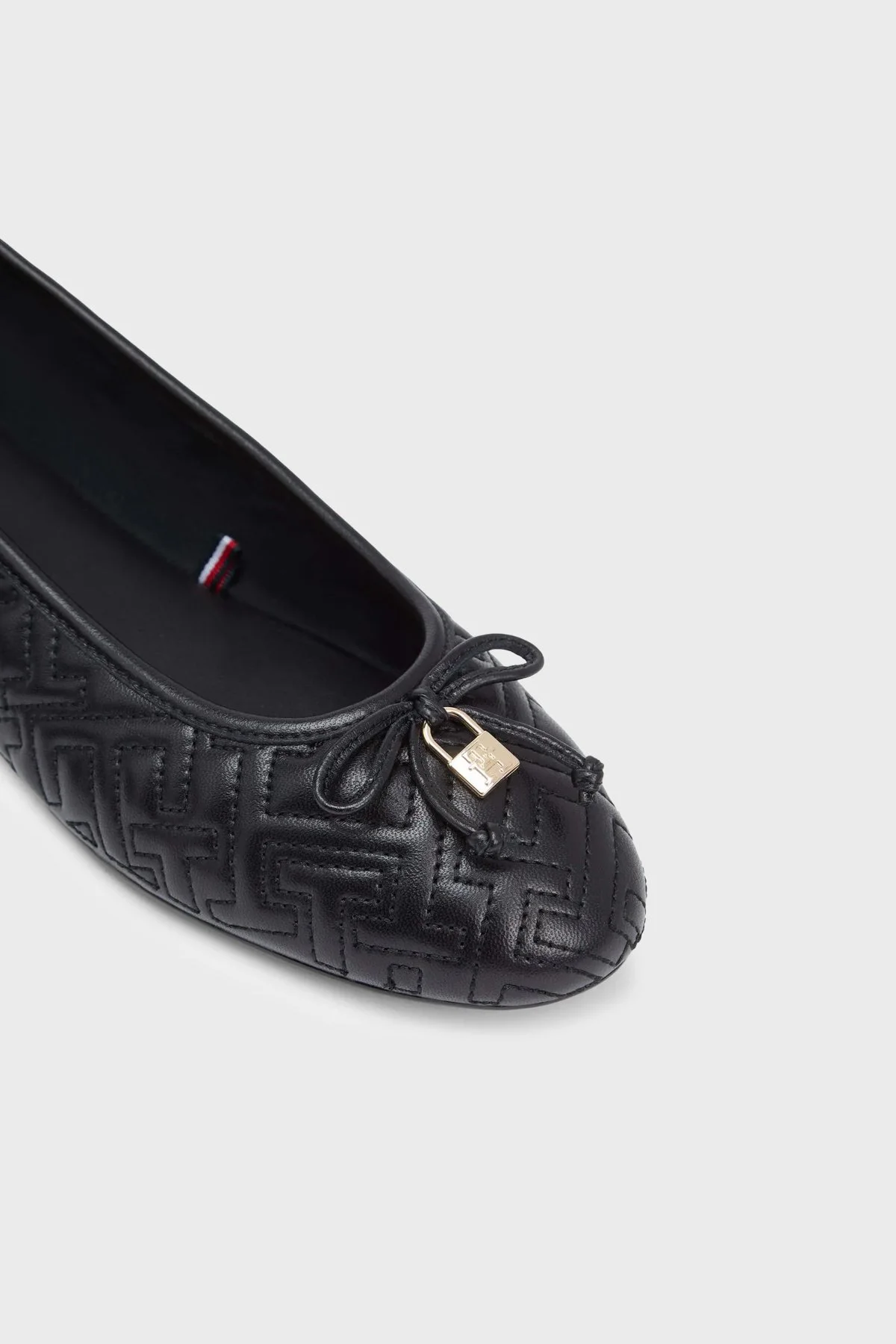 Tommy Hilfiger Hakiki Deri Logolu Fiyonk Detaylı Babet Bayan Ayakkabı FW0FW09264 BDS SİYAH - 4