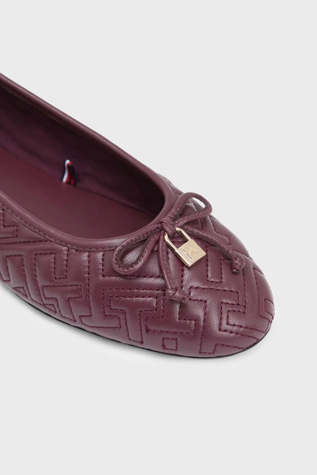 Tommy Hilfiger Hakiki Deri Logolu Fiyonk Detaylı Babet Bayan Ayakkabı FW0FW09264 XI8 KIRMIZI - 4