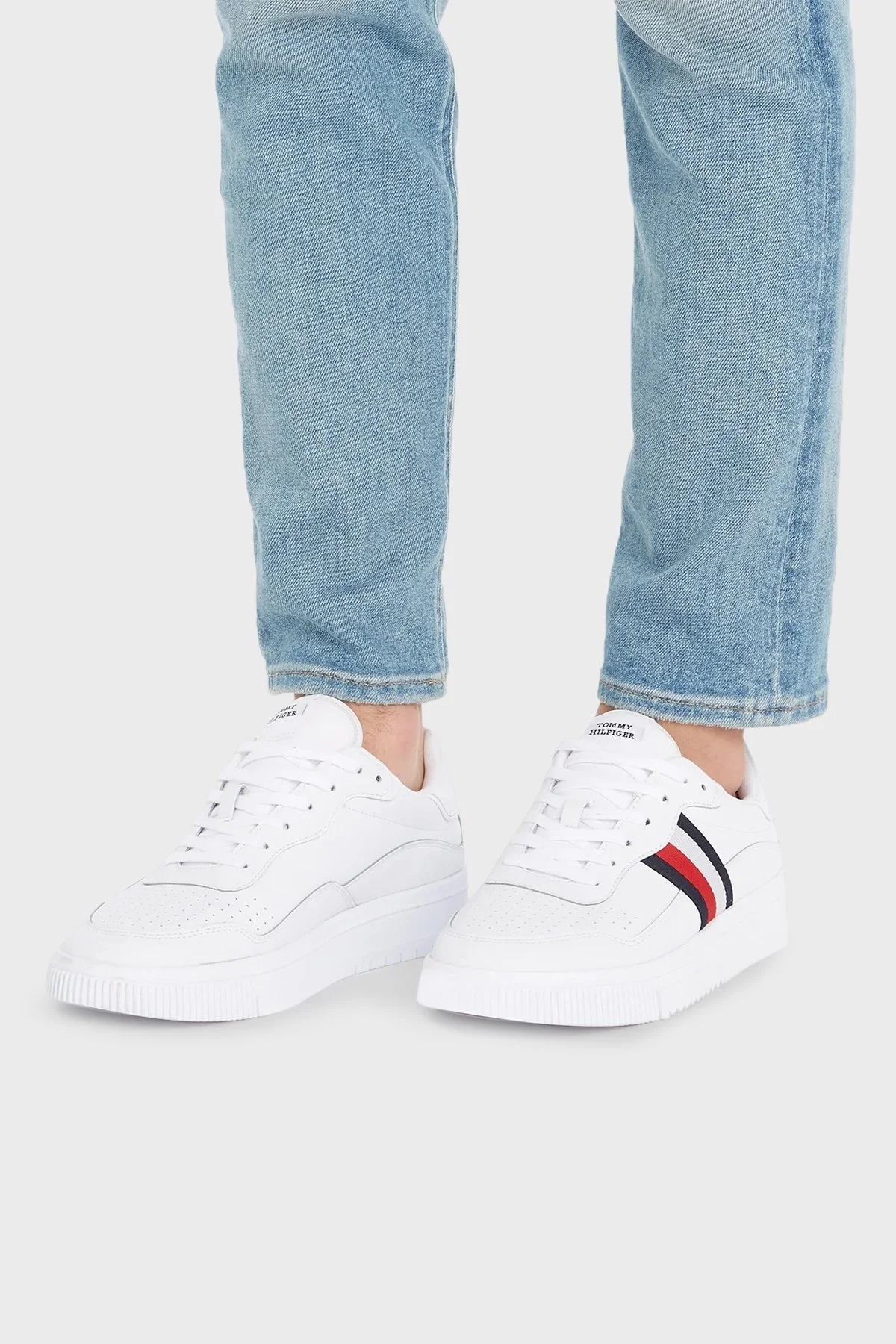 Tommy Hilfiger Hakiki Deri Logolu Şerit Detaylı Sneaker Erkek Ayakkabı FM0FM04824 YBS BEYAZ - 2