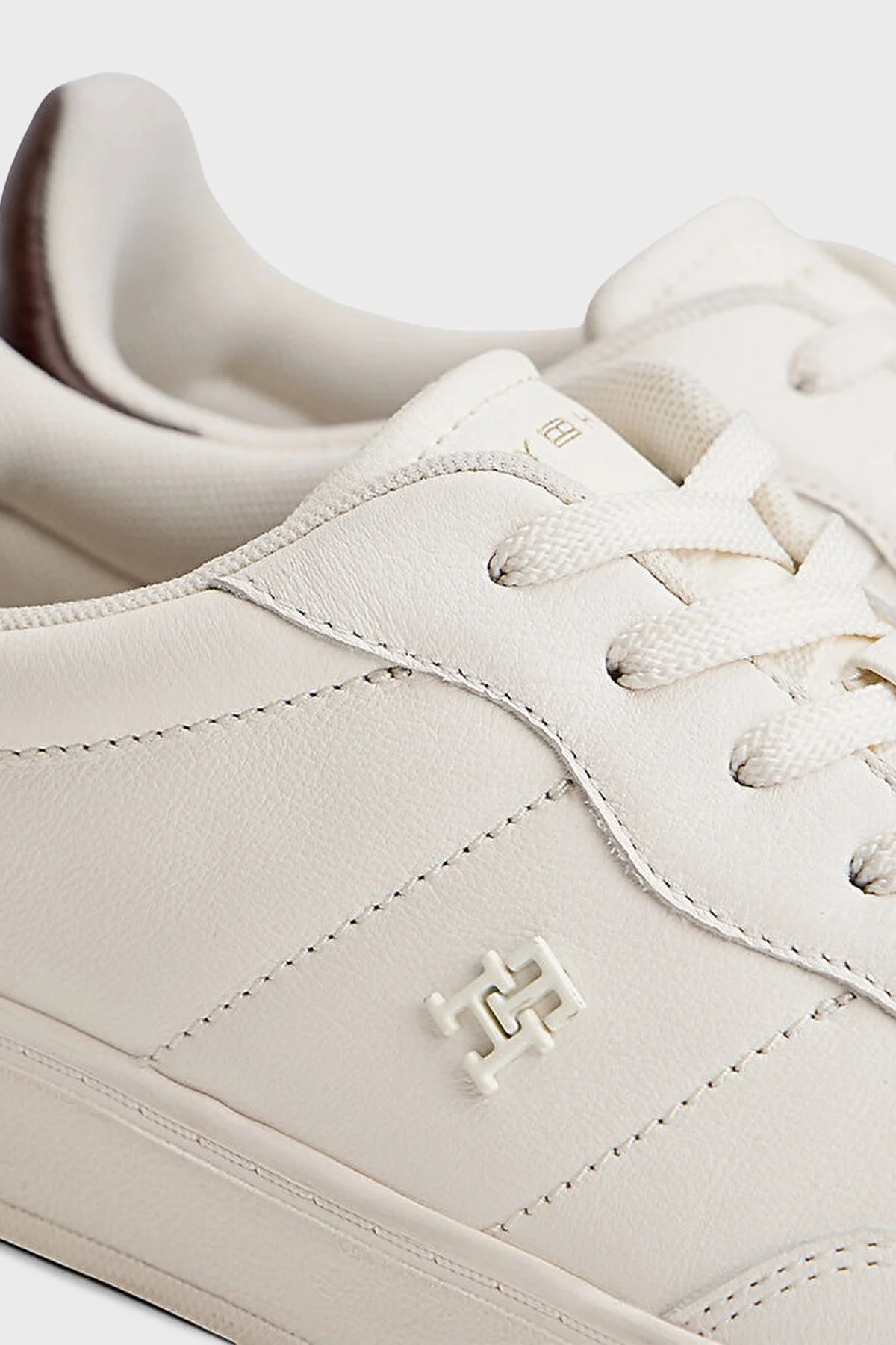 Tommy Hilfiger Hakki Deri Bağcıklı Sneaker Kadın Ayakkabı FW0FW08823 YBH BEYAZ - 4