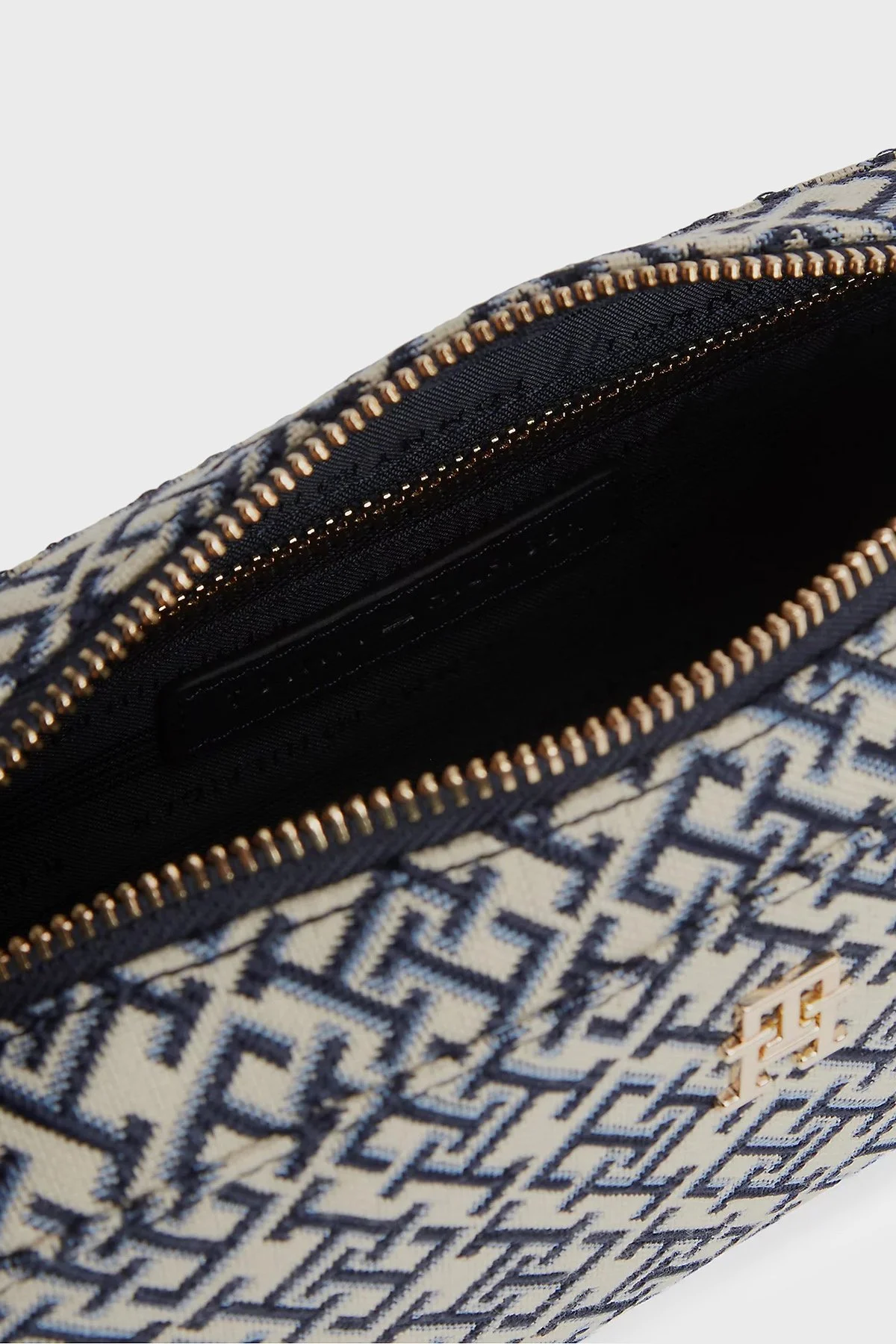 Tommy Hilfiger Jakarlı Ayarlanabilir Askılı Kadın Çanta AW0AW18864 0GY Mavi - 4