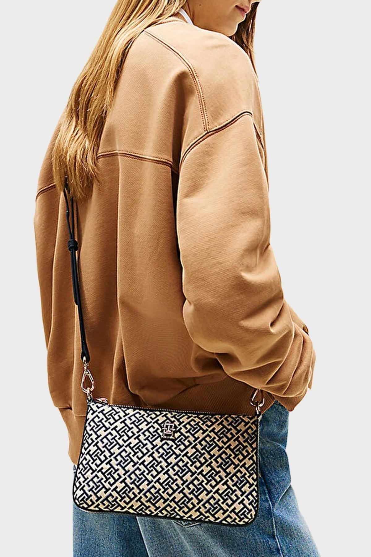 Tommy Hilfiger Jakarlı Çıkarılabilir Askılı Bayan Çanta AW0AW17828 DW6 LACİVERT - 2