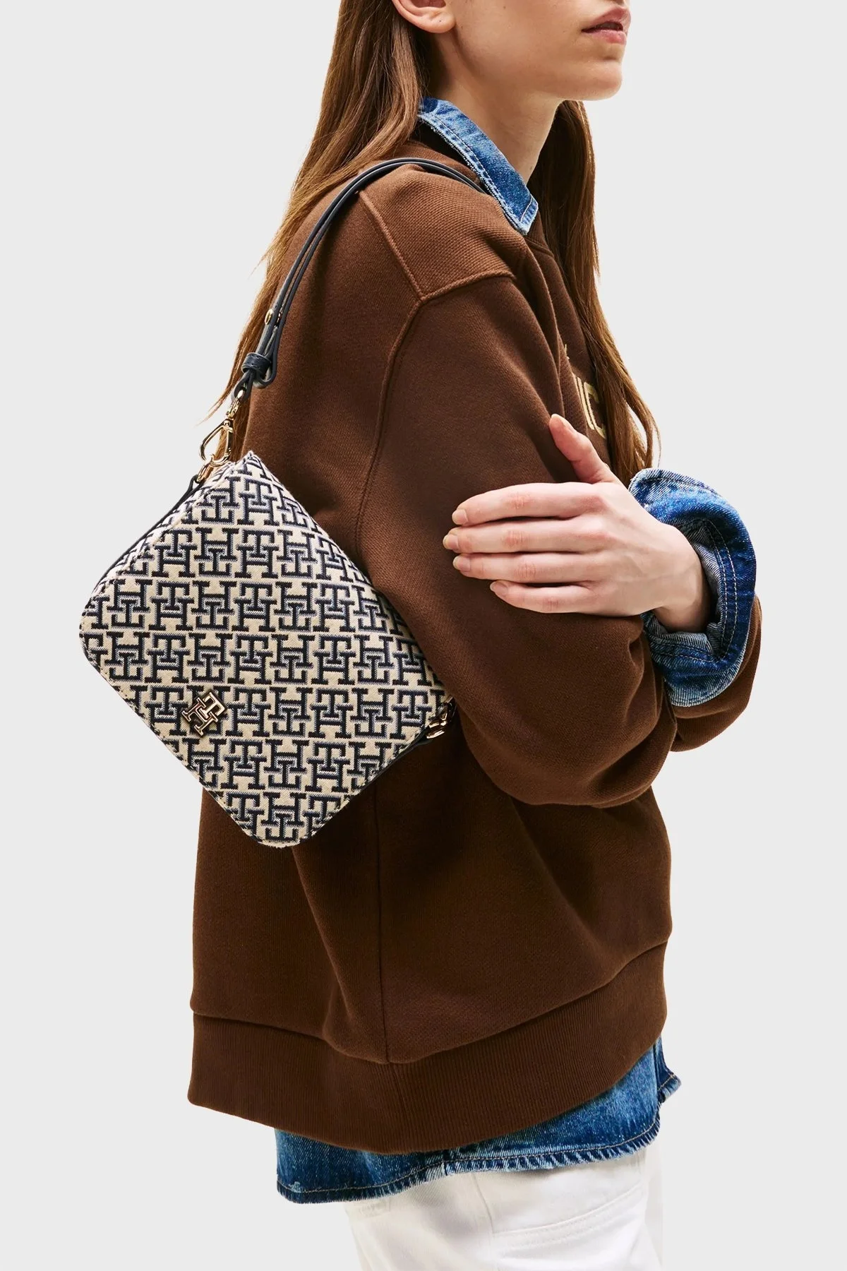 Tommy Hilfiger Jakarlı Logo Baskılı Çıkarılabilir Askılı Bayan Çanta AW0AW17447 DW6 LACİVERT - 2