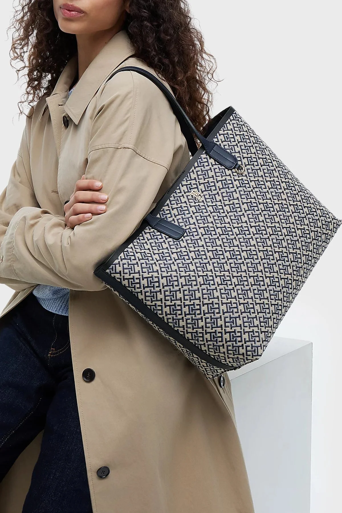 Tommy Hilfiger Jakarlı Omuz Askılı Kadın Çanta AW0AW18889 0GY Mavi - 2