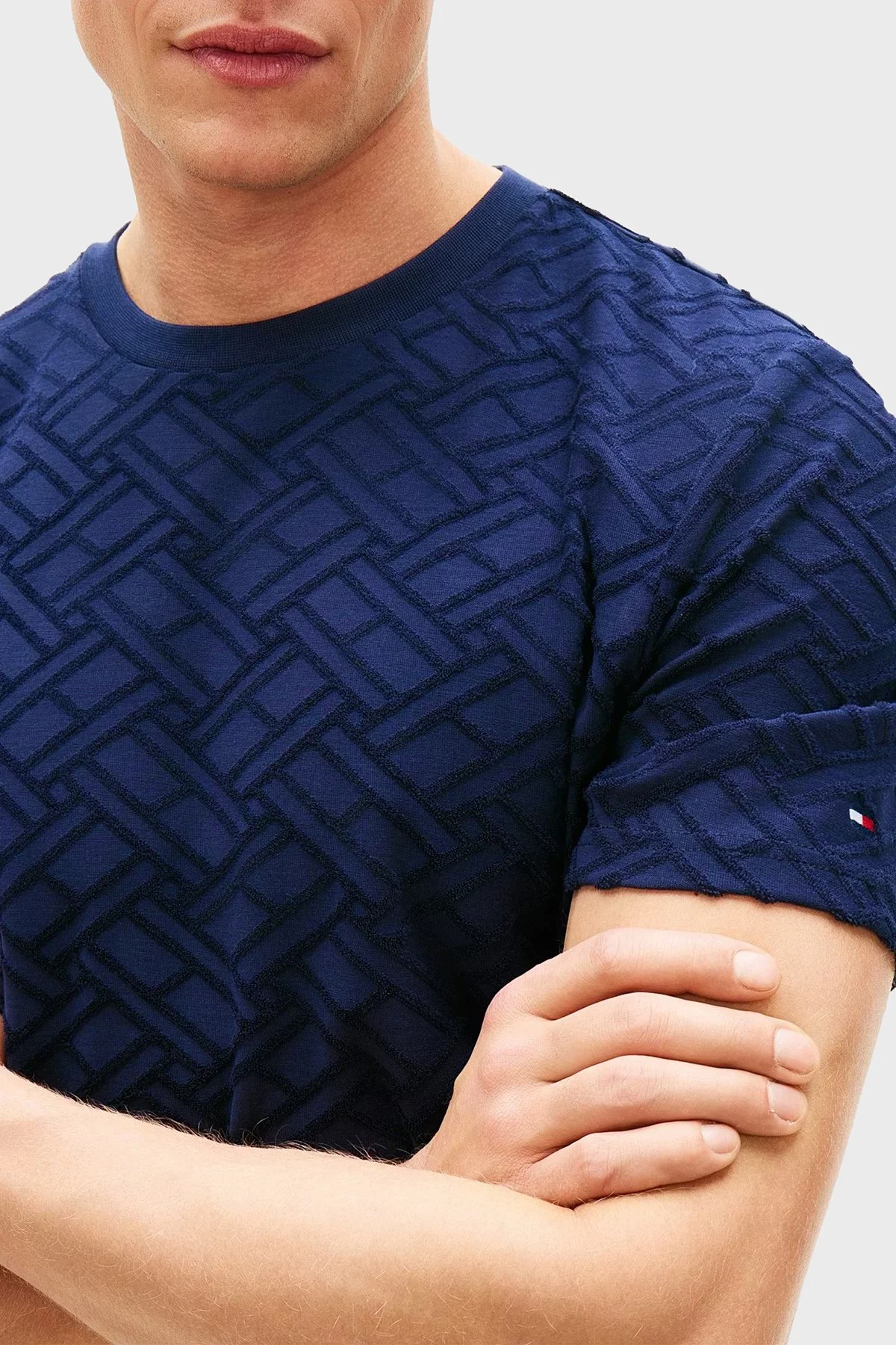 Tommy Hilfiger Jakarlı Pamuklu Regular Fit Bisiklet Yaka Erkek T Shirt MW0MW42381 DCC LACİVERT - 3