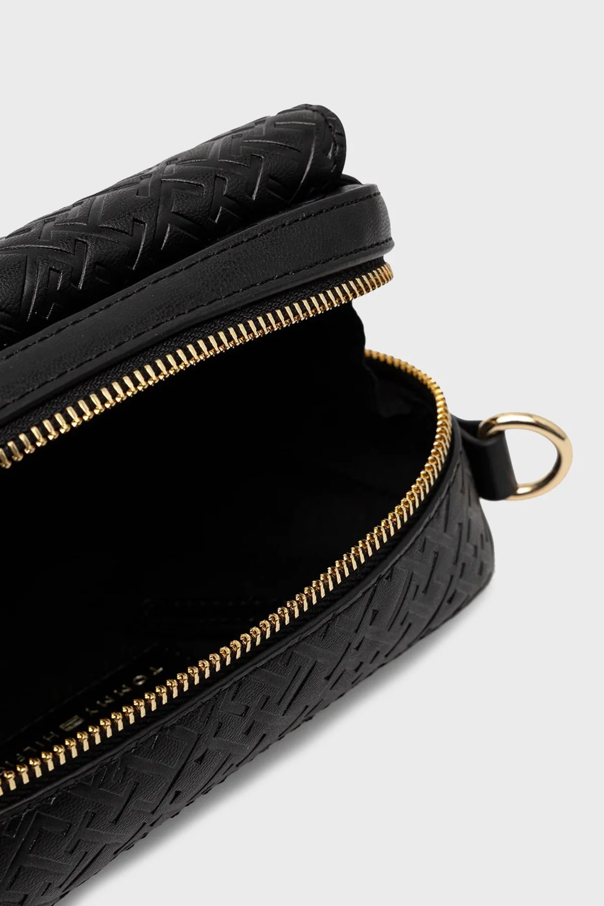 Tommy Hilfiger Kabartma Logolu Çıkarılabilir Askılı Bayan Çanta AW0AW17681 BDS SİYAH - 5