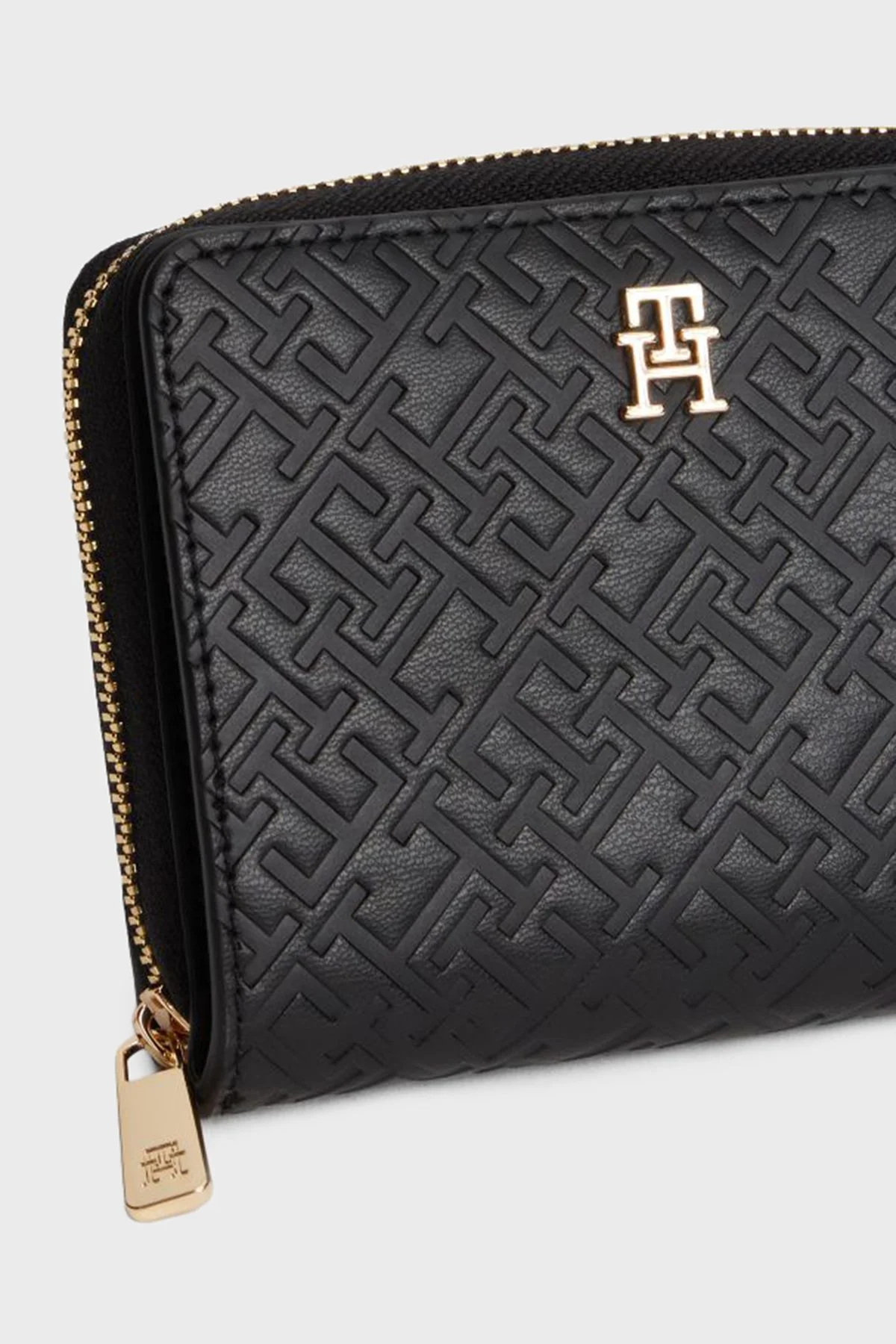 Tommy Hilfiger Kabartma Logolu Fermuarlı Bayan Cüzdan AW0AW17743 BDS SİYAH - 3