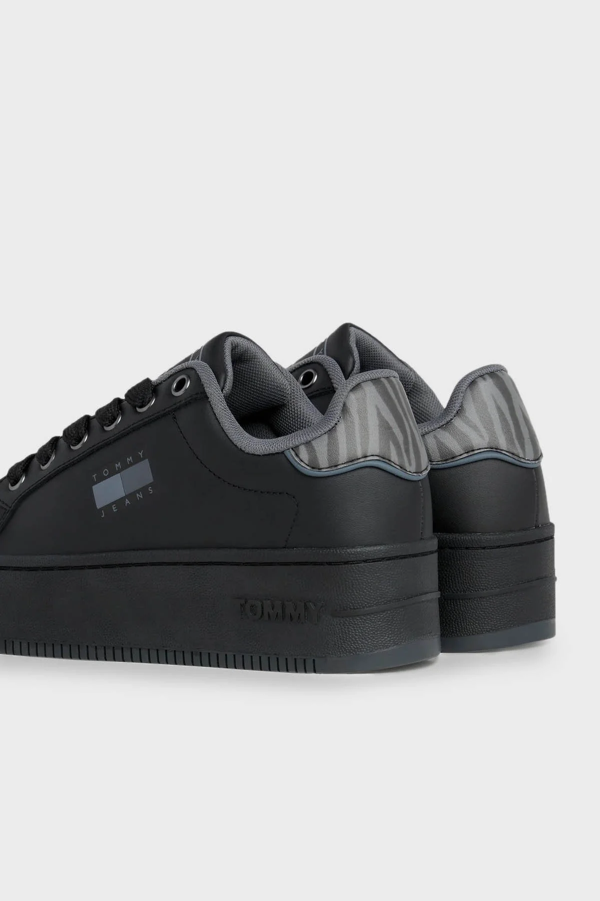 Tommy Jeans Kalın Taban Deri Sneaker Bayan Ayakkabı EN0EN02537 BDS SİYAH - 5
