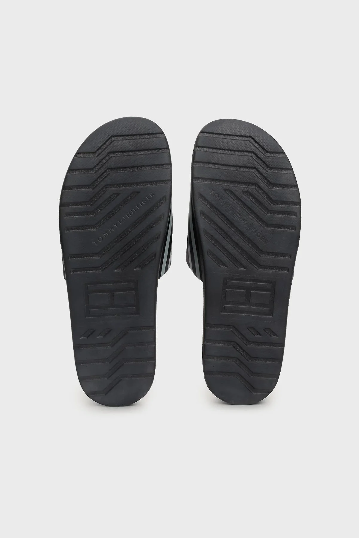 Tommy Hilfiger Kalın Tabanlı Erkek Terlik FM0FM05017 BDS SİYAH - 6