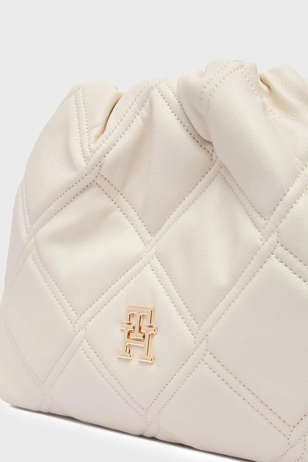 Tommy Hilfiger Kapitone Zincir Detaylı Ayarlanabilir Askılı Kadın Çanta AW0AW18718 AEO Bej - 6
