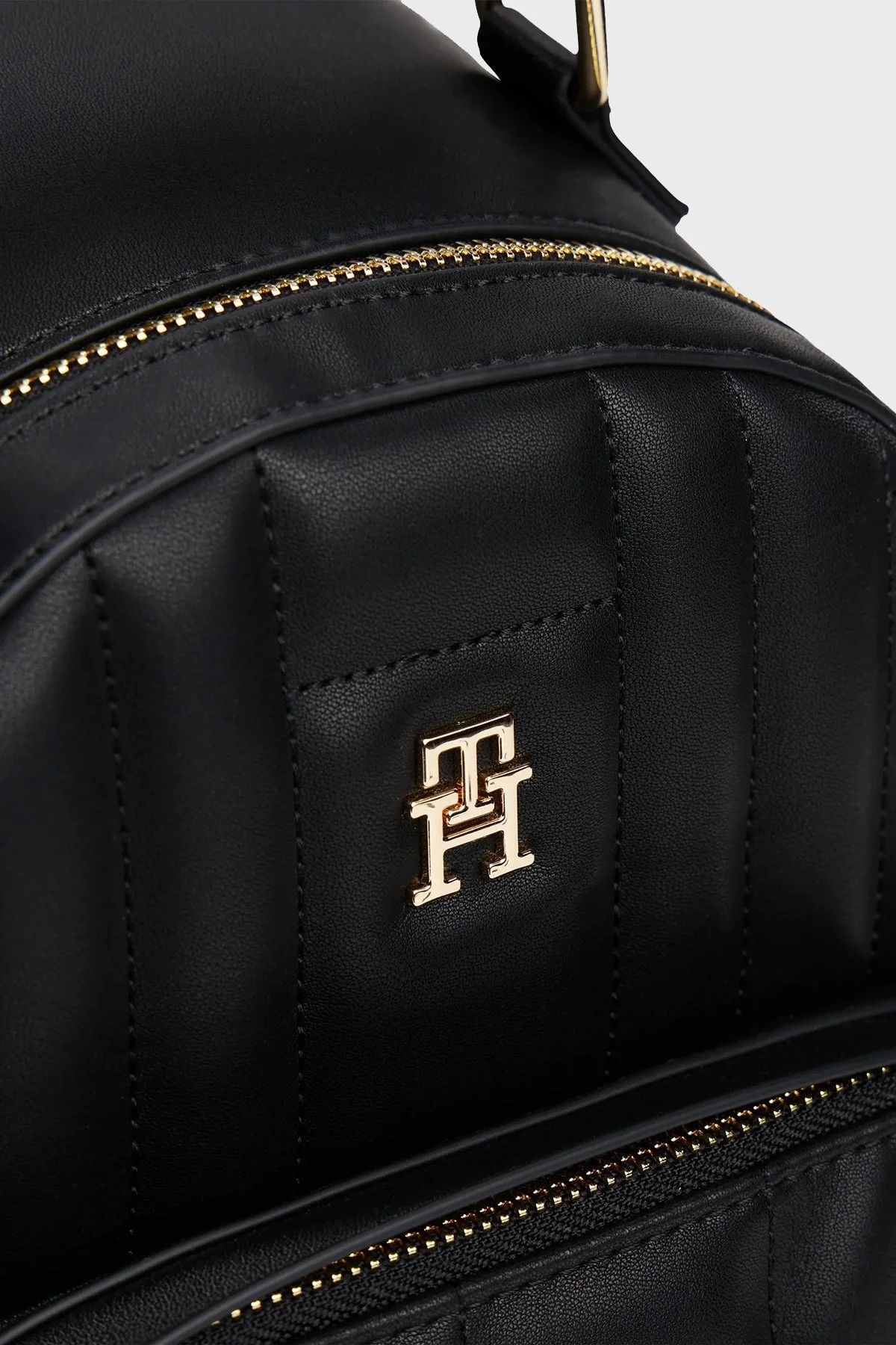Tommy Hilfiger Kapitoneli Ayarlanabilir Çift Askılı Bayan Sırt Çantası AW0AW17472 BDS SİYAH - 5