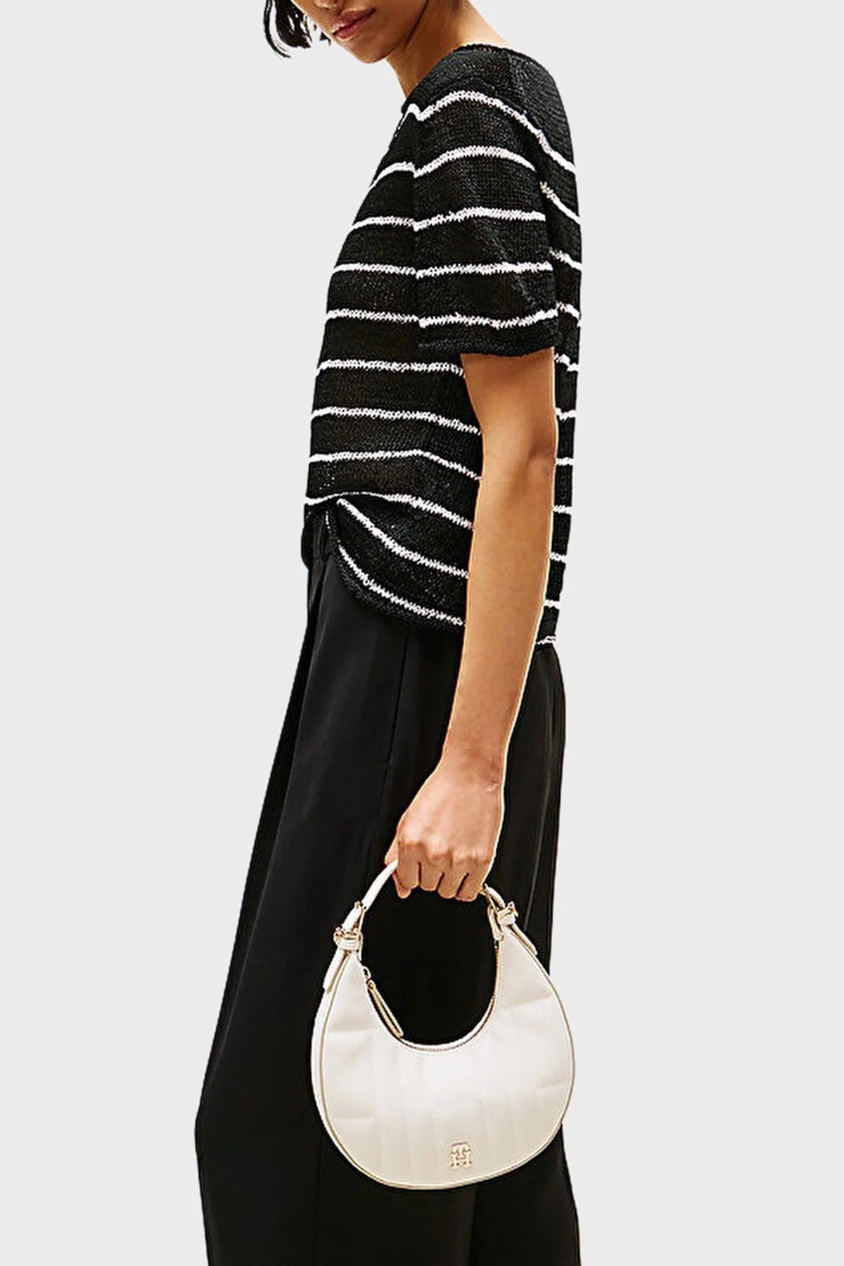 Tommy Hilfiger Kapitoneli Çıkarılabilir Askılı Bayan Çanta AW0AW17635 Z00 AÇIK BEJ - 2