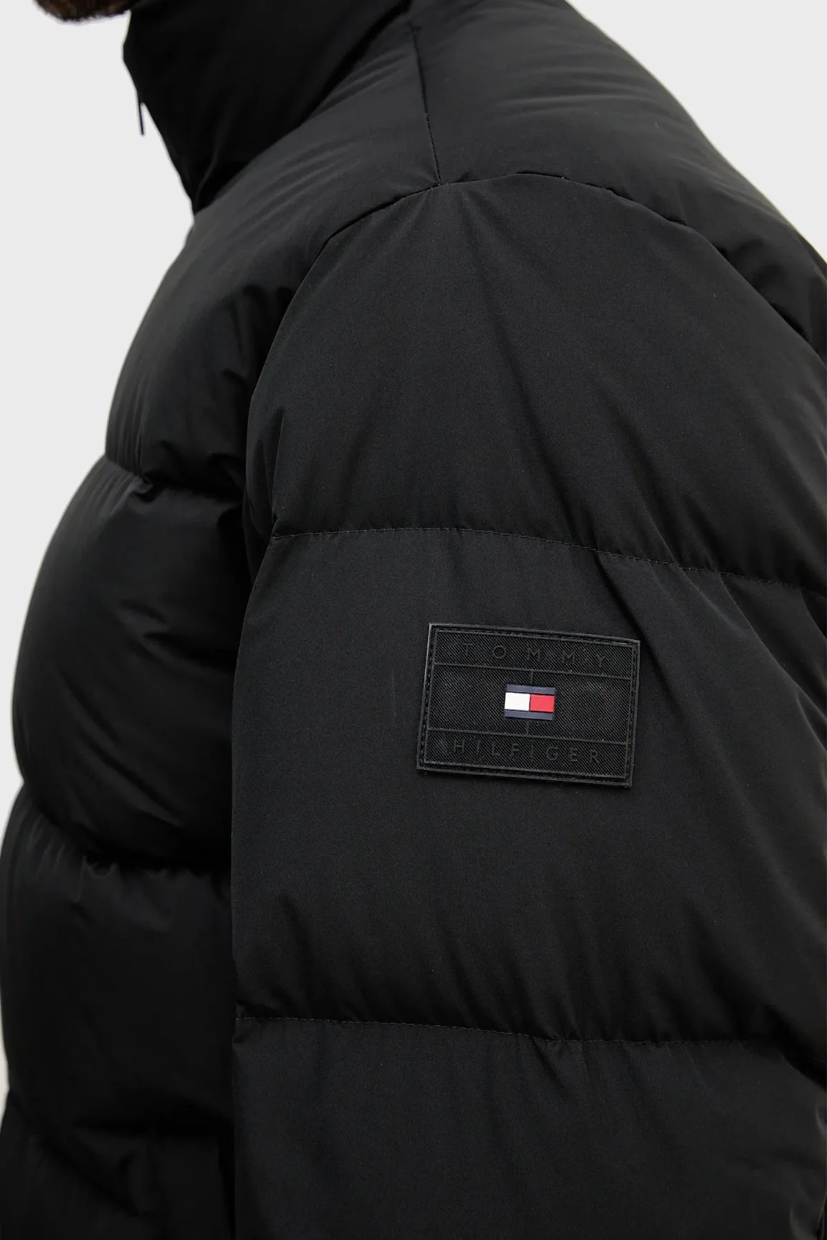 Tommy Hilfiger Kapitoneli Regular Fit Dik Yaka Şişme Erkek Mont MW0MW40615 BDS SİYAH - 6