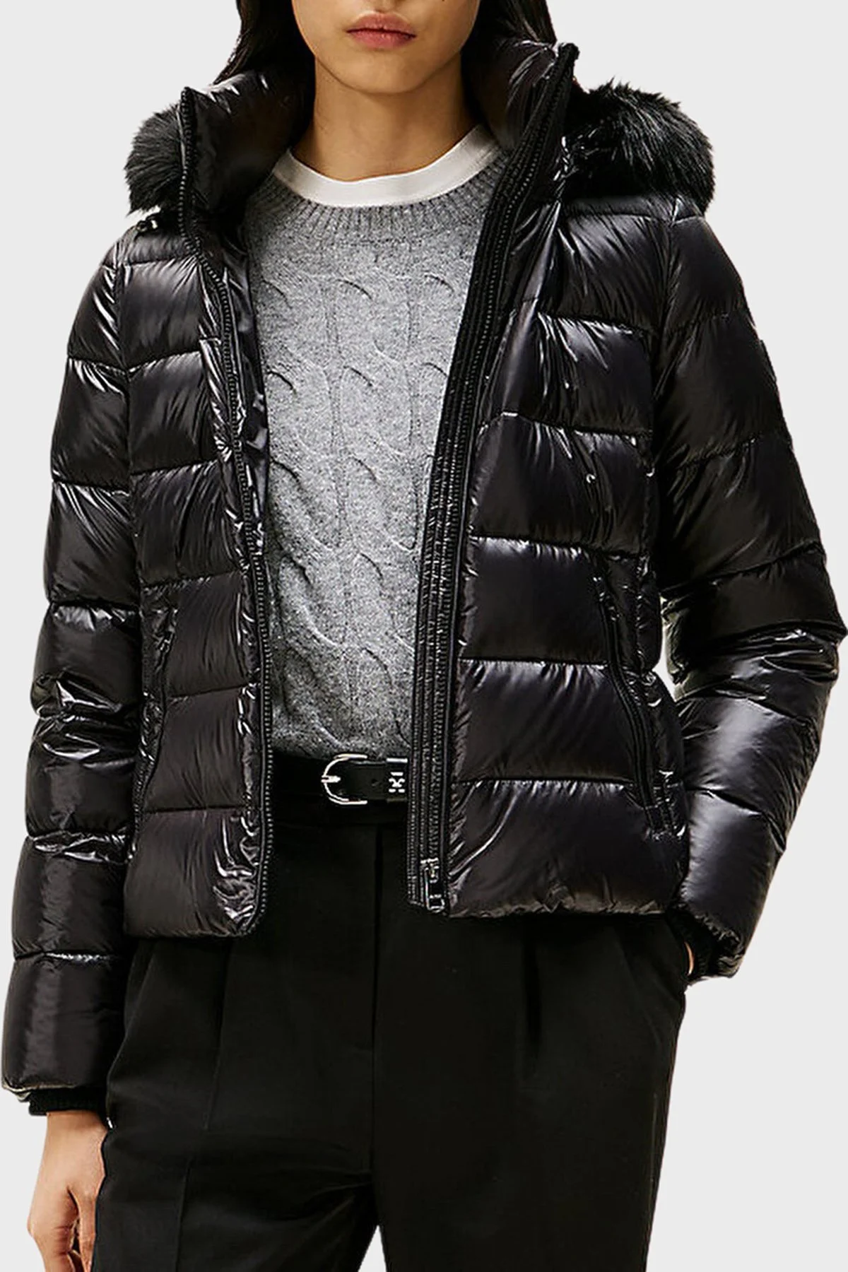 Tommy Hilfiger Kapitoneli Slim Fit Çıkarılabilir Kapüşonlu Su İtici Şişme Parlak Bayan Mont WW0WW47354 BDS SİYAH - 1