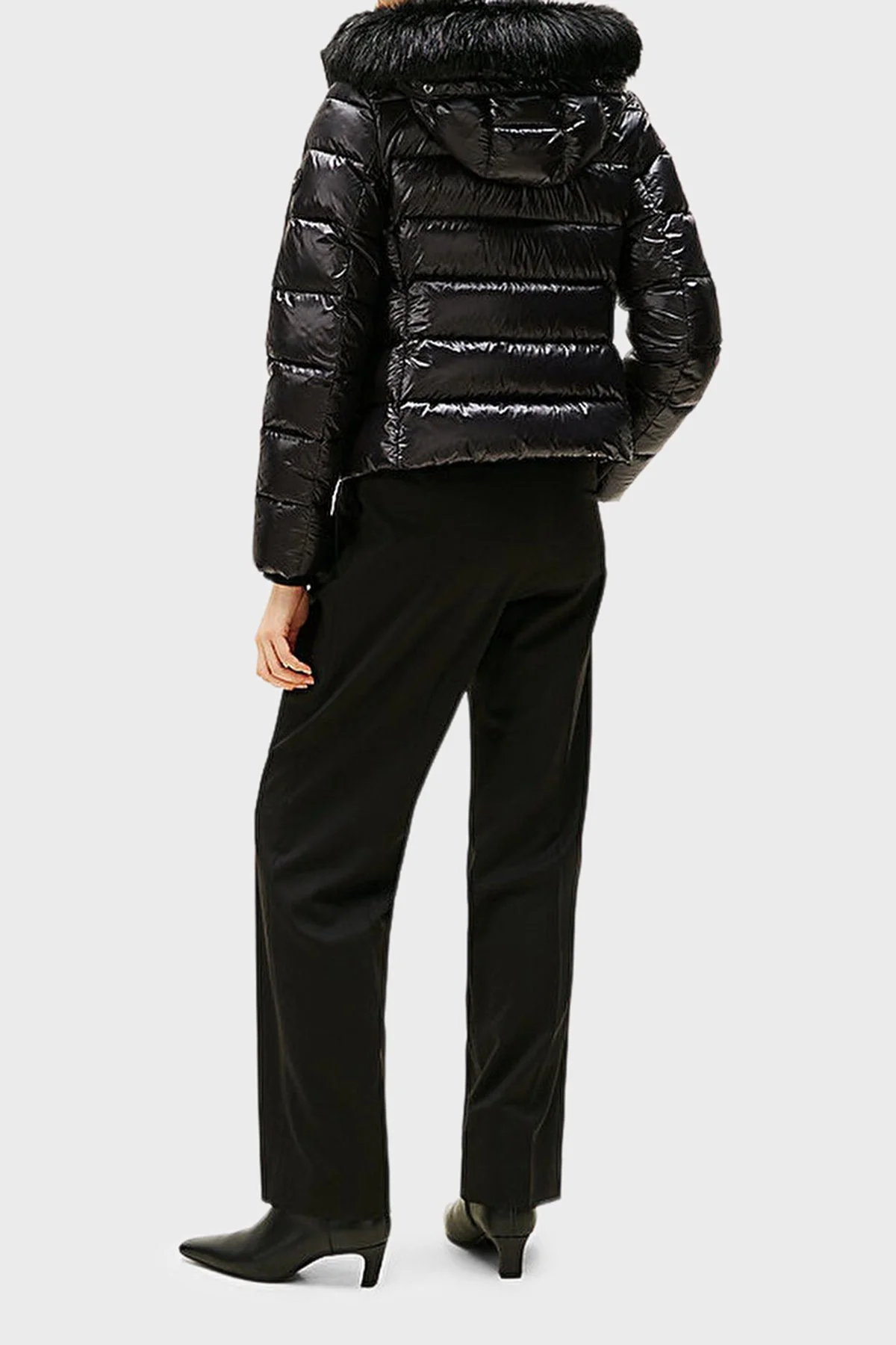 Tommy Hilfiger Kapitoneli Slim Fit Çıkarılabilir Kapüşonlu Su İtici Şişme Parlak Bayan Mont WW0WW47354 BDS SİYAH - 3