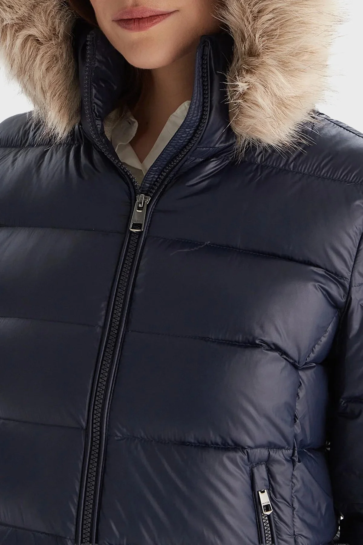 Tommy Hilfiger Kapitoneli Slim Fit Çıkarılabilir Kapüşonlu Su İtici Şişme Parlak Bayan Mont WW0WW47354 C1G LACİVERT - 5