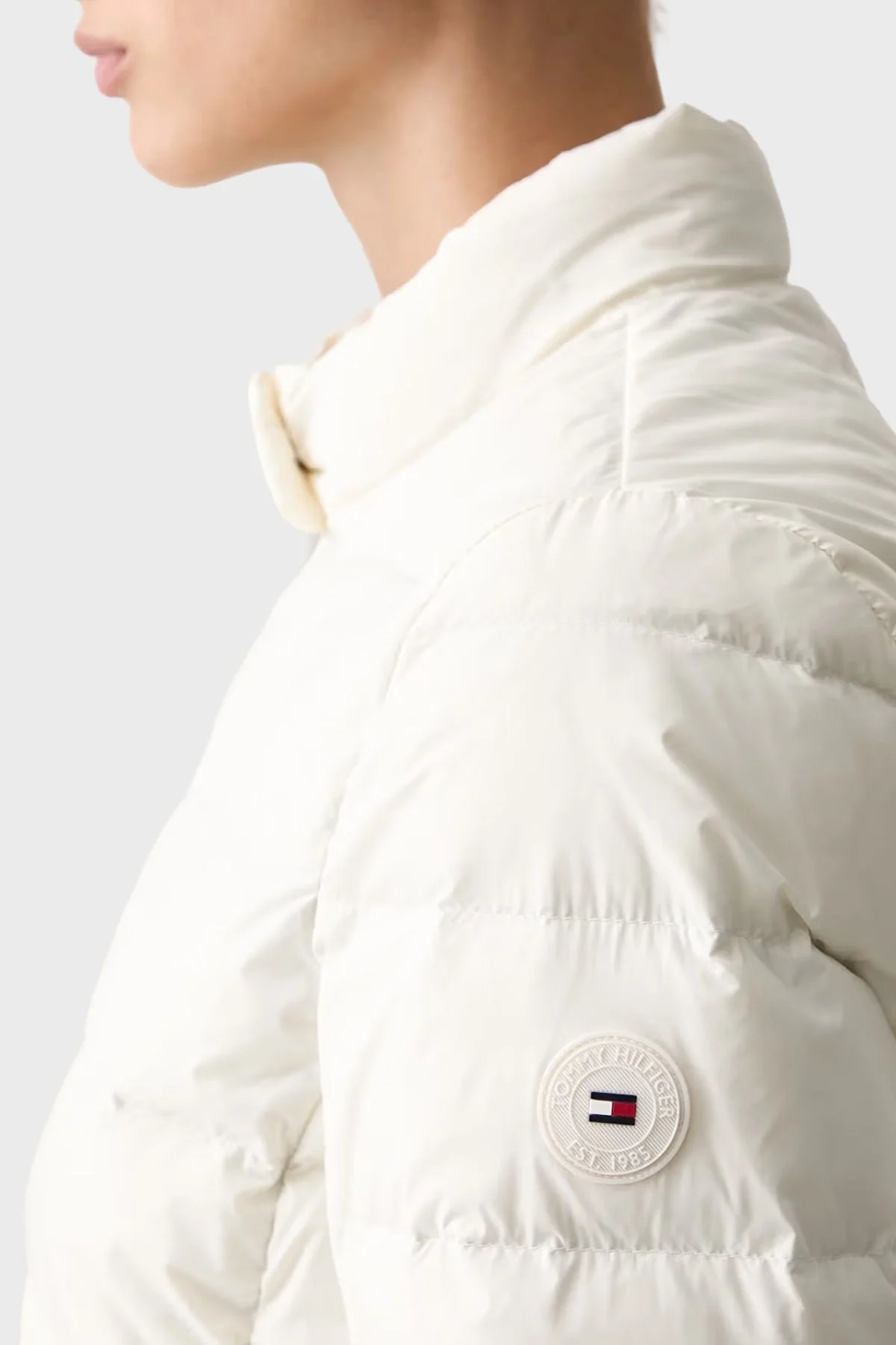 Tommy Hilfiger Kapitoneli Su İtici Dik Yaka Kadın Mont WW0WW51094 YA8 Beyaz - 5