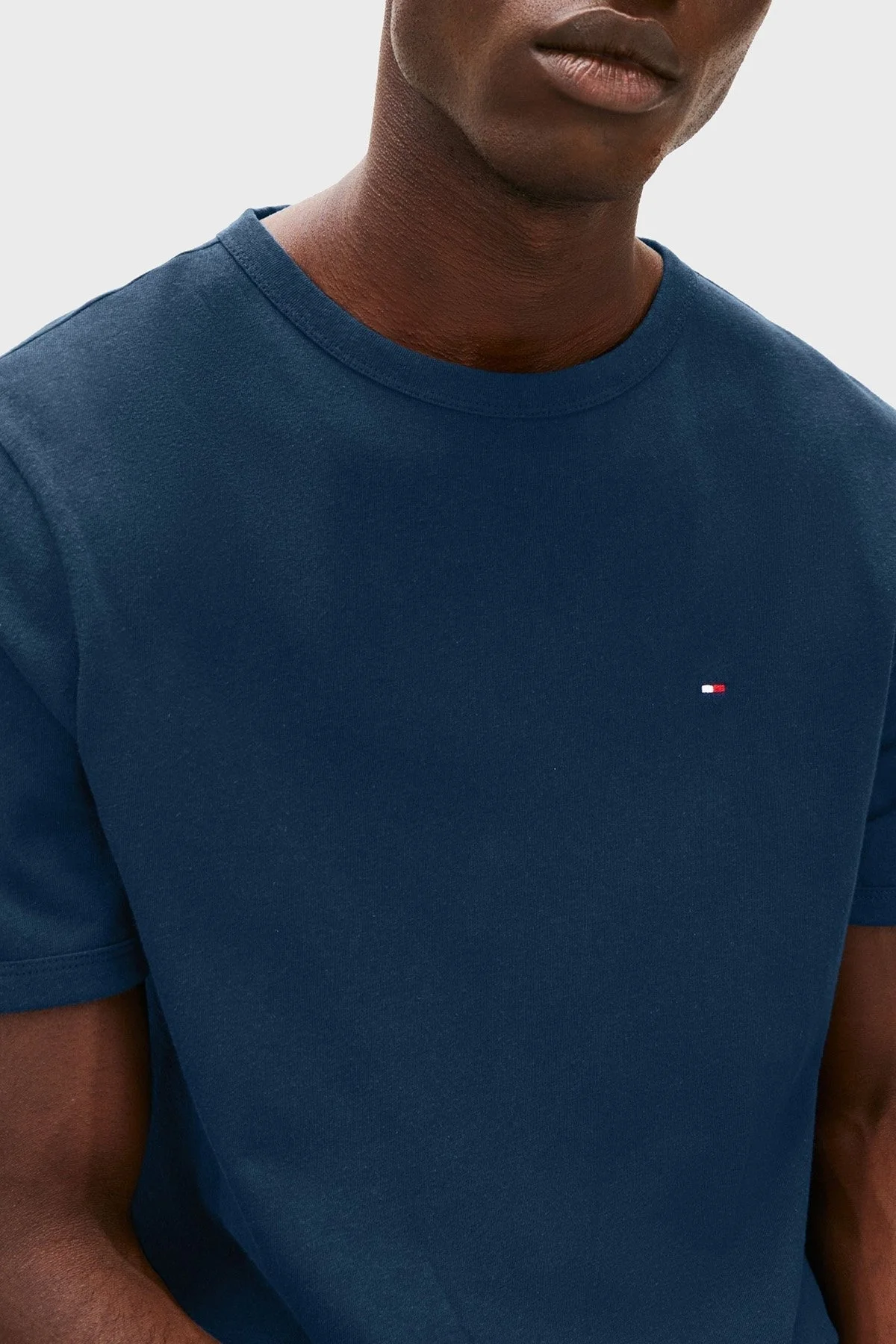 Tommy Hilfiger Keten ve Pamuk Karışımlı Regular Fit Bisiklet Yaka Erkek T Shirt MW0MW38637 DAF LACİVERT - 6