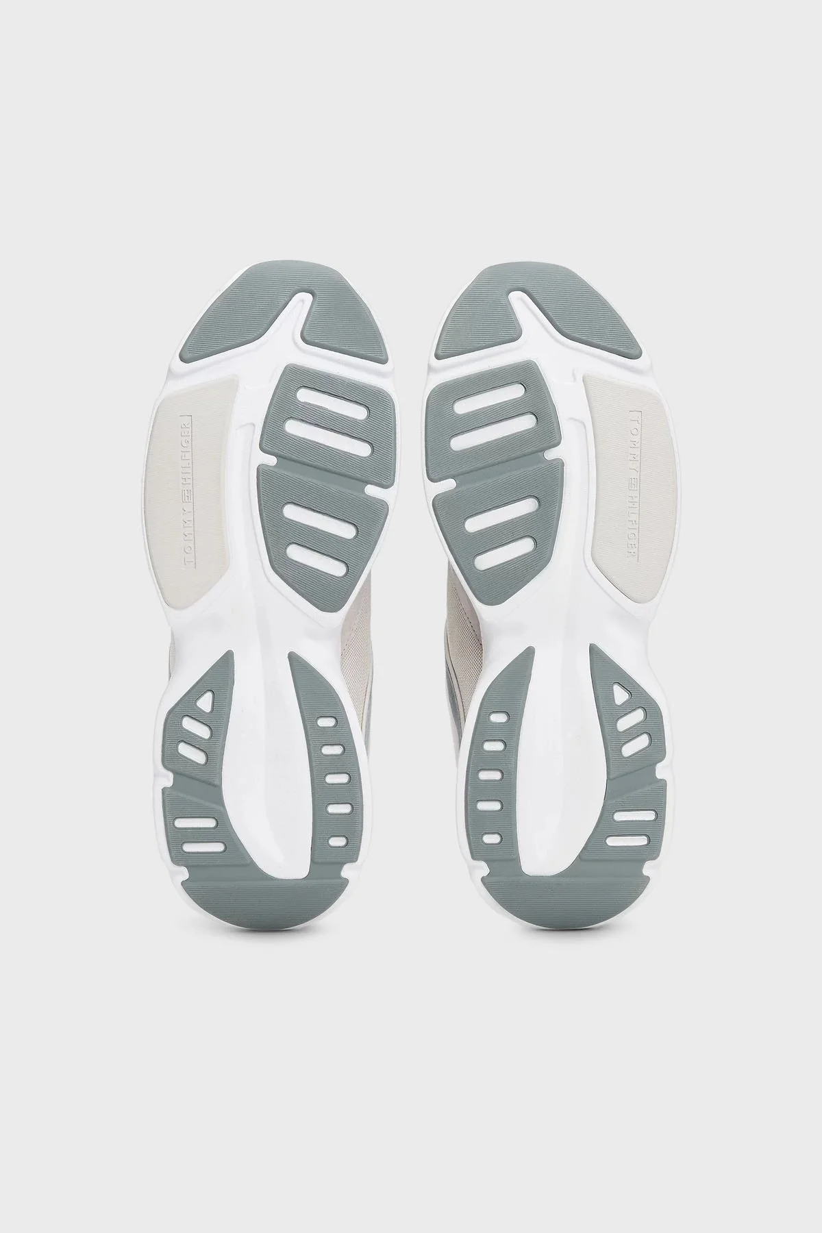 Tommy Hilfiger Kontrast Dokulu Sneaker Erkek Ayakkabı FM0FM05384 PQU GRİ - 7