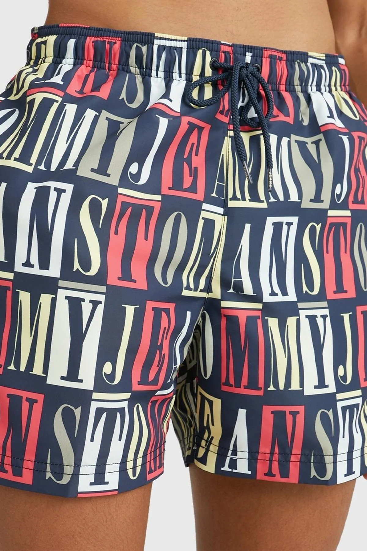 Tommy Hilfiger Logo Desen Baskılı Belden Bağlamalı Cepli Slim Fit Erkek Mayo Short UM0UM02759 0GL SİYAH - 9