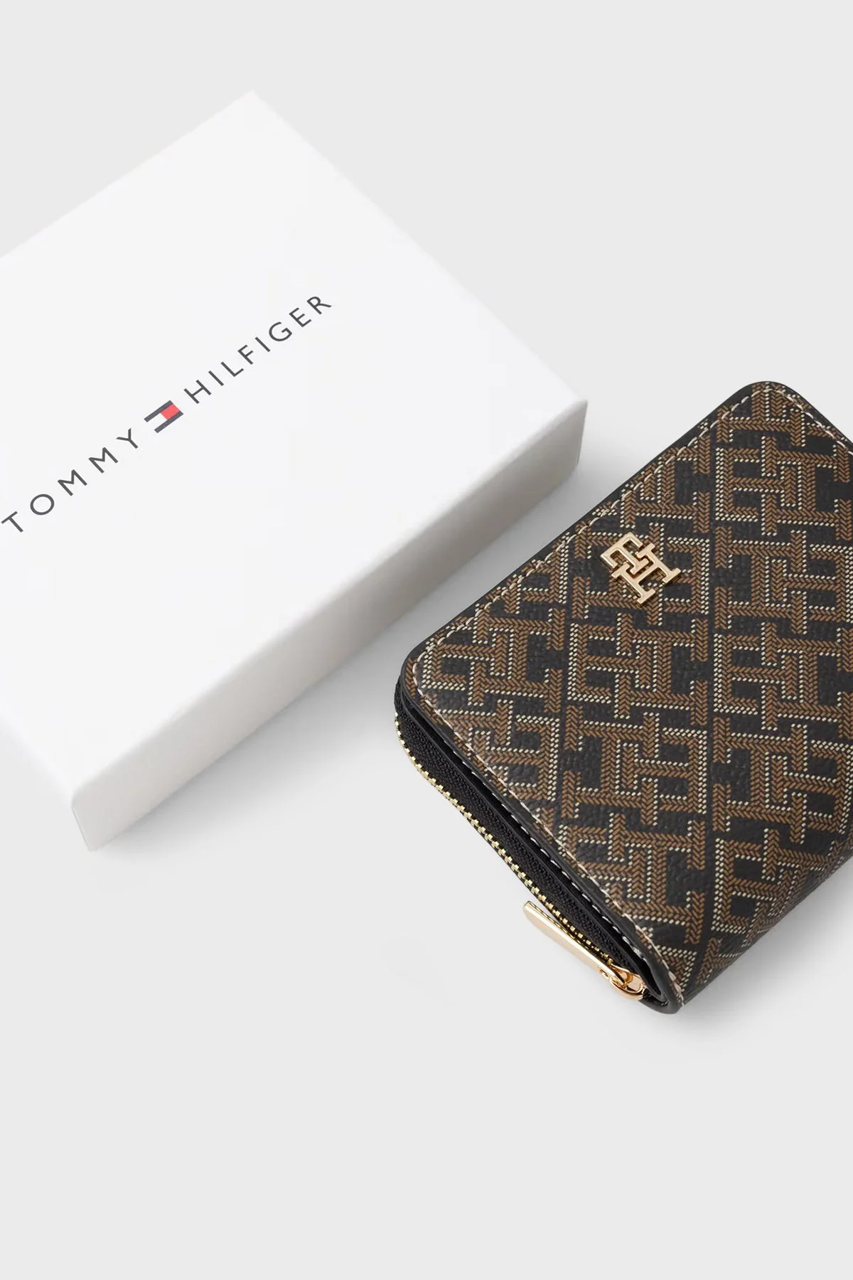 Tommy Hilfiger Logo Monogramlı Fermuarlı Kadın Cüzdan AW0AW18995 0GJ Siyah - 4