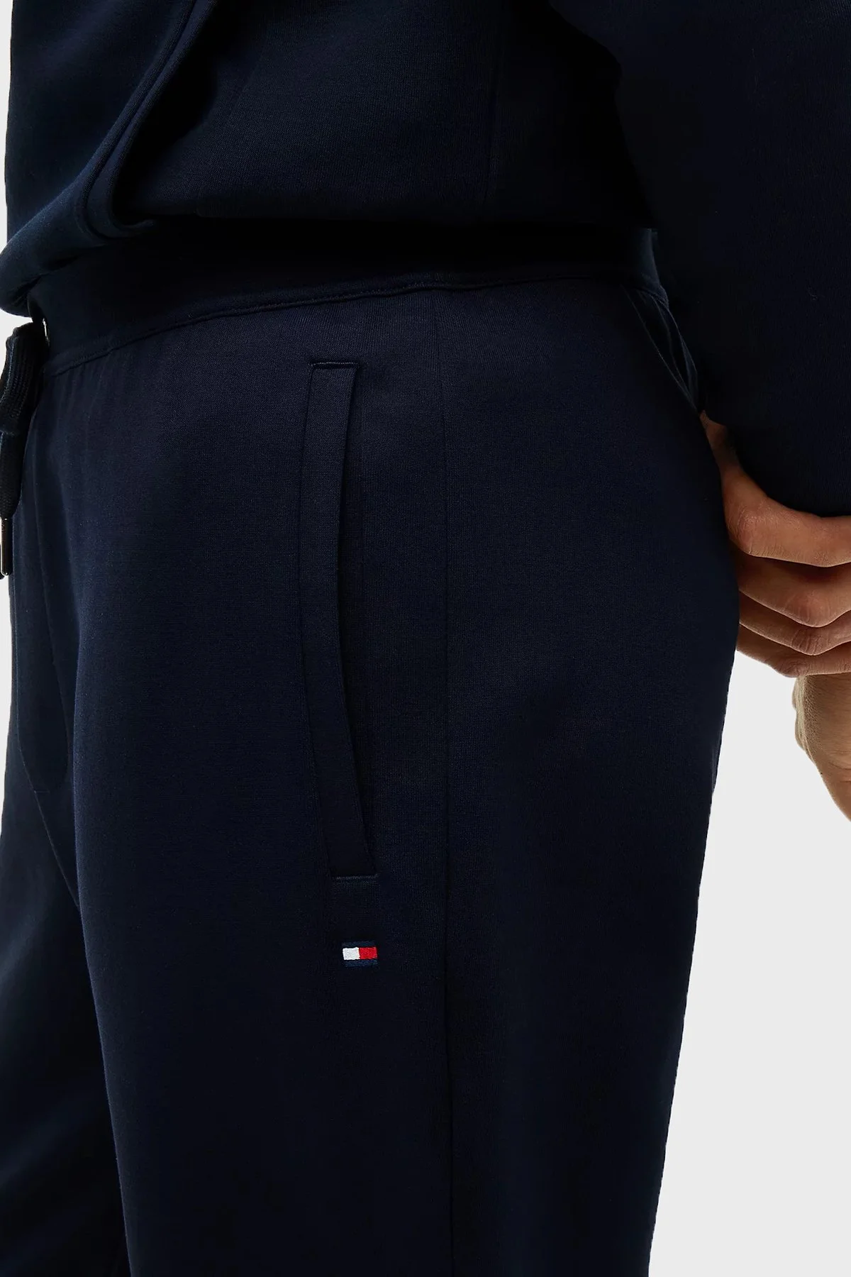 Tommy Hilfiger Logo Nakışlı Pamuklu Regular Fit Lastikli Erkek Eşofman Altı MW0MW44990 DW5 Lacivert - 4
